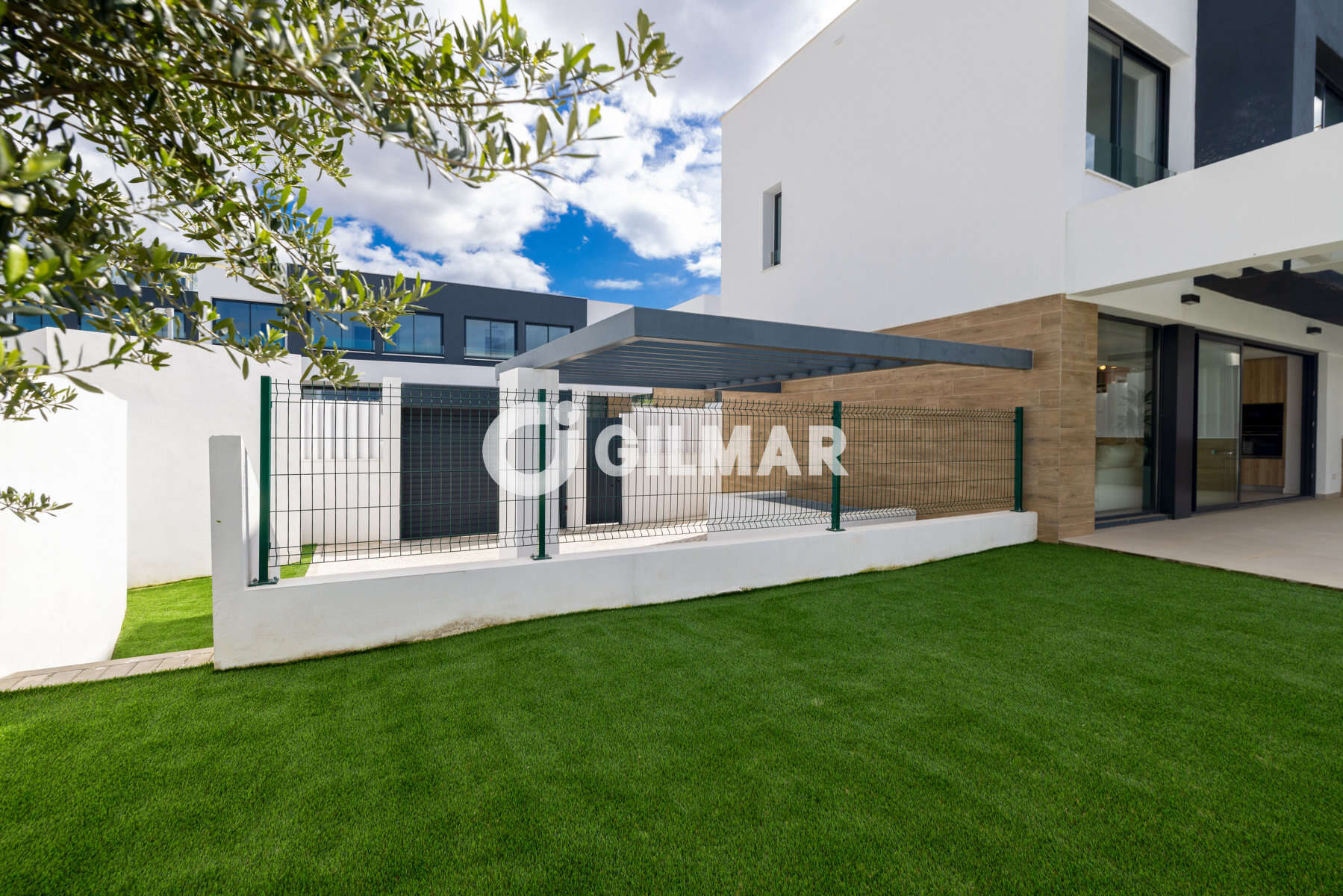 Photo of Semi-detached house