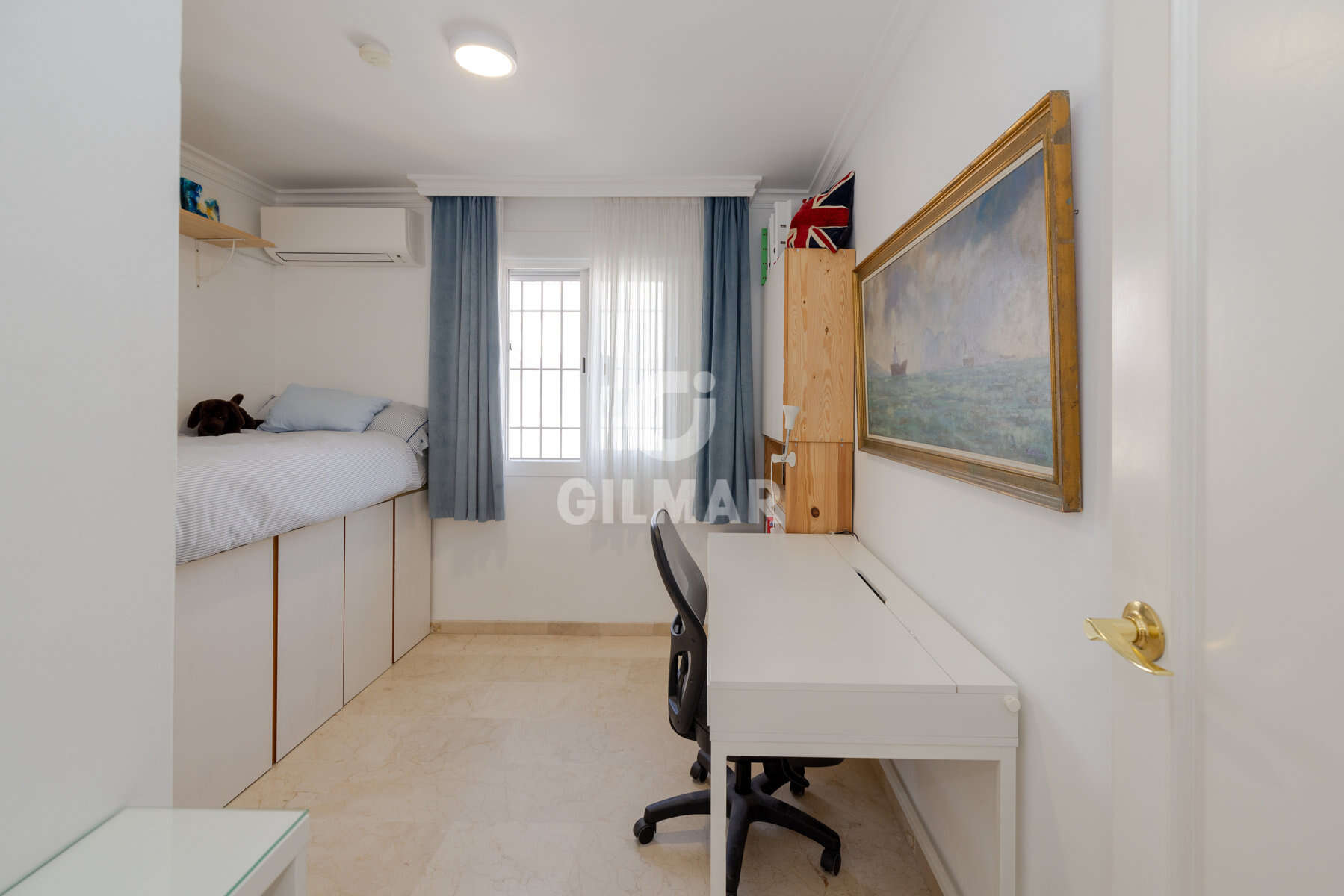 Photo of Semi-detached house