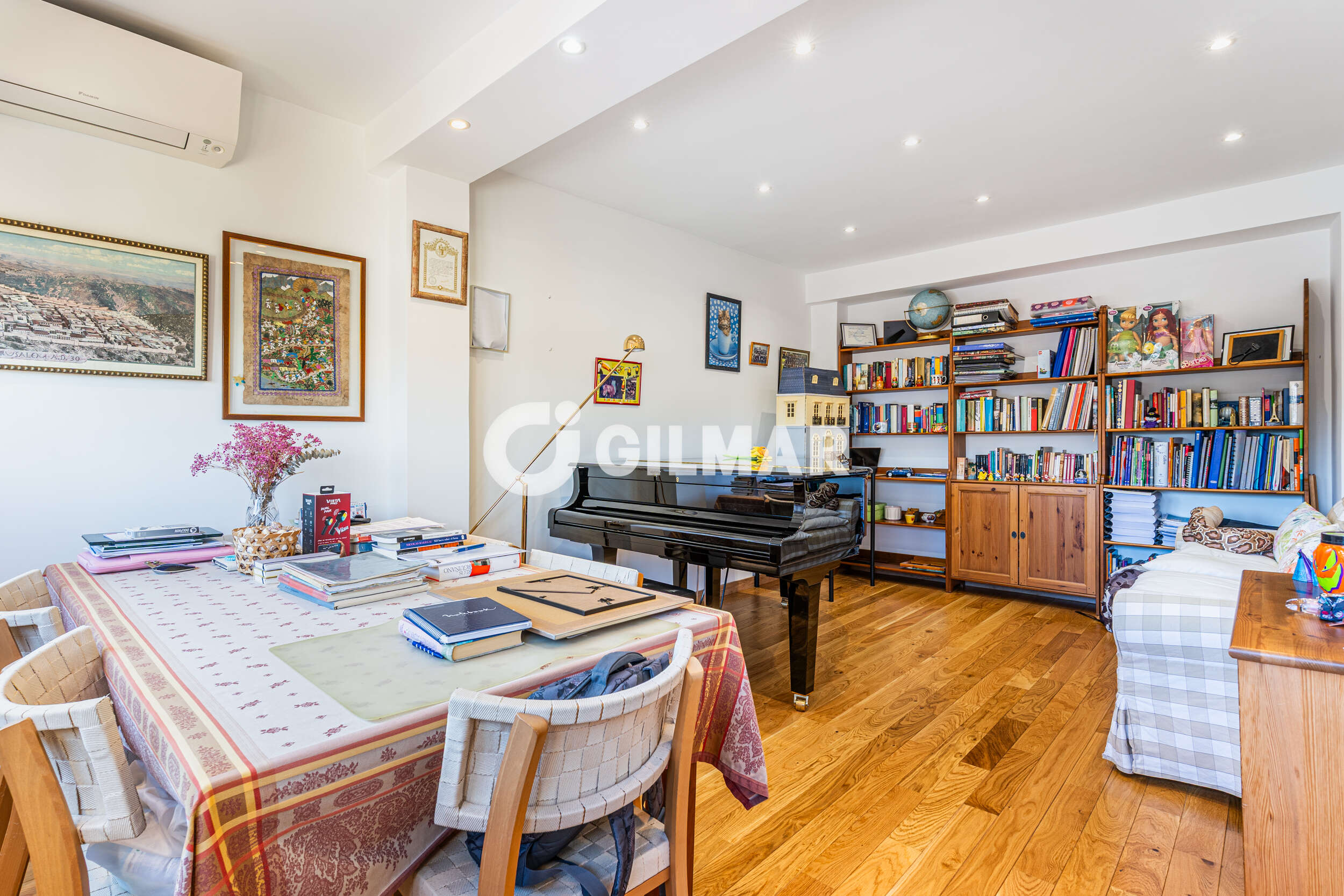 Photo of Semi-detached house