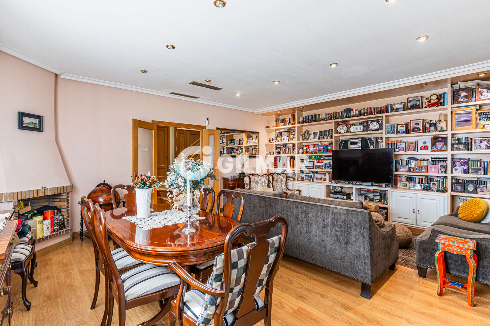 Property slider Gilmar