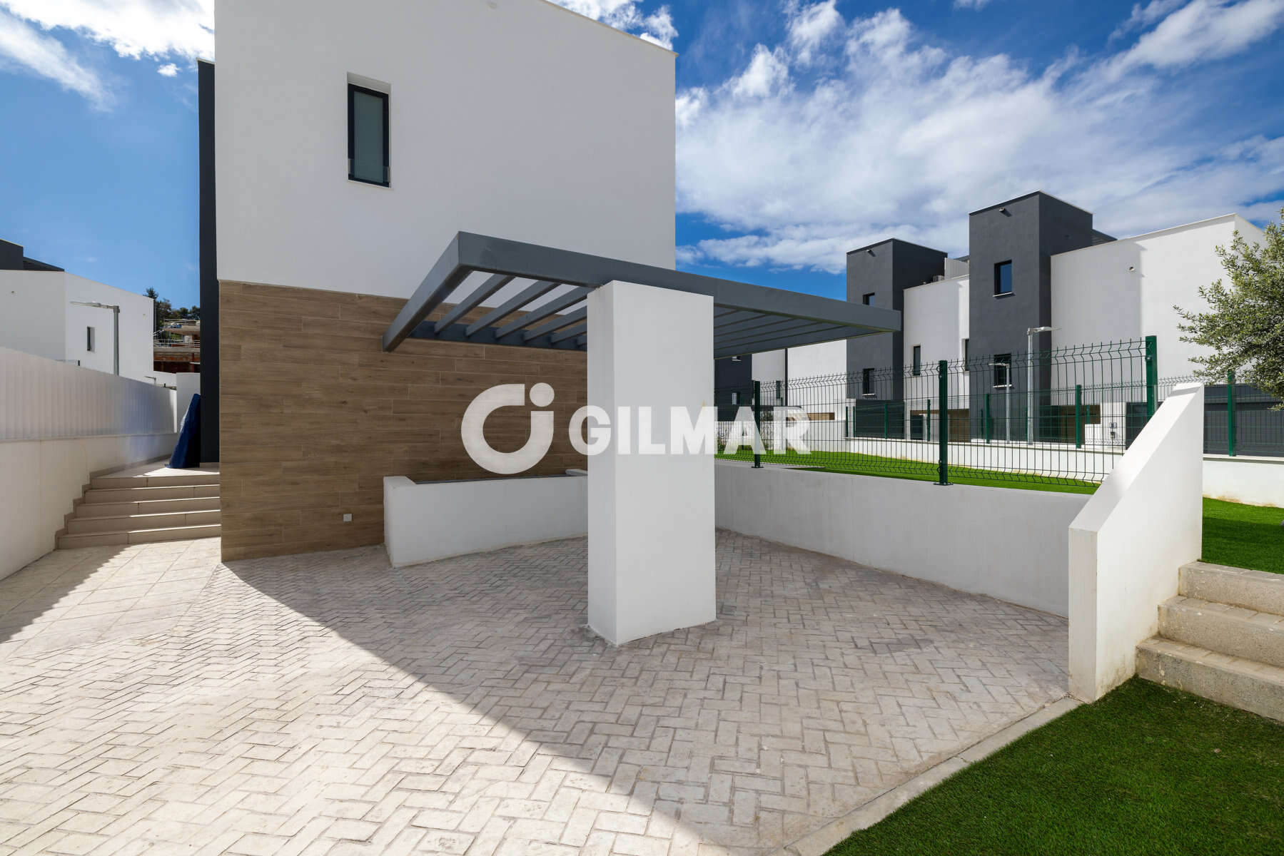 Photo of Semi-detached house