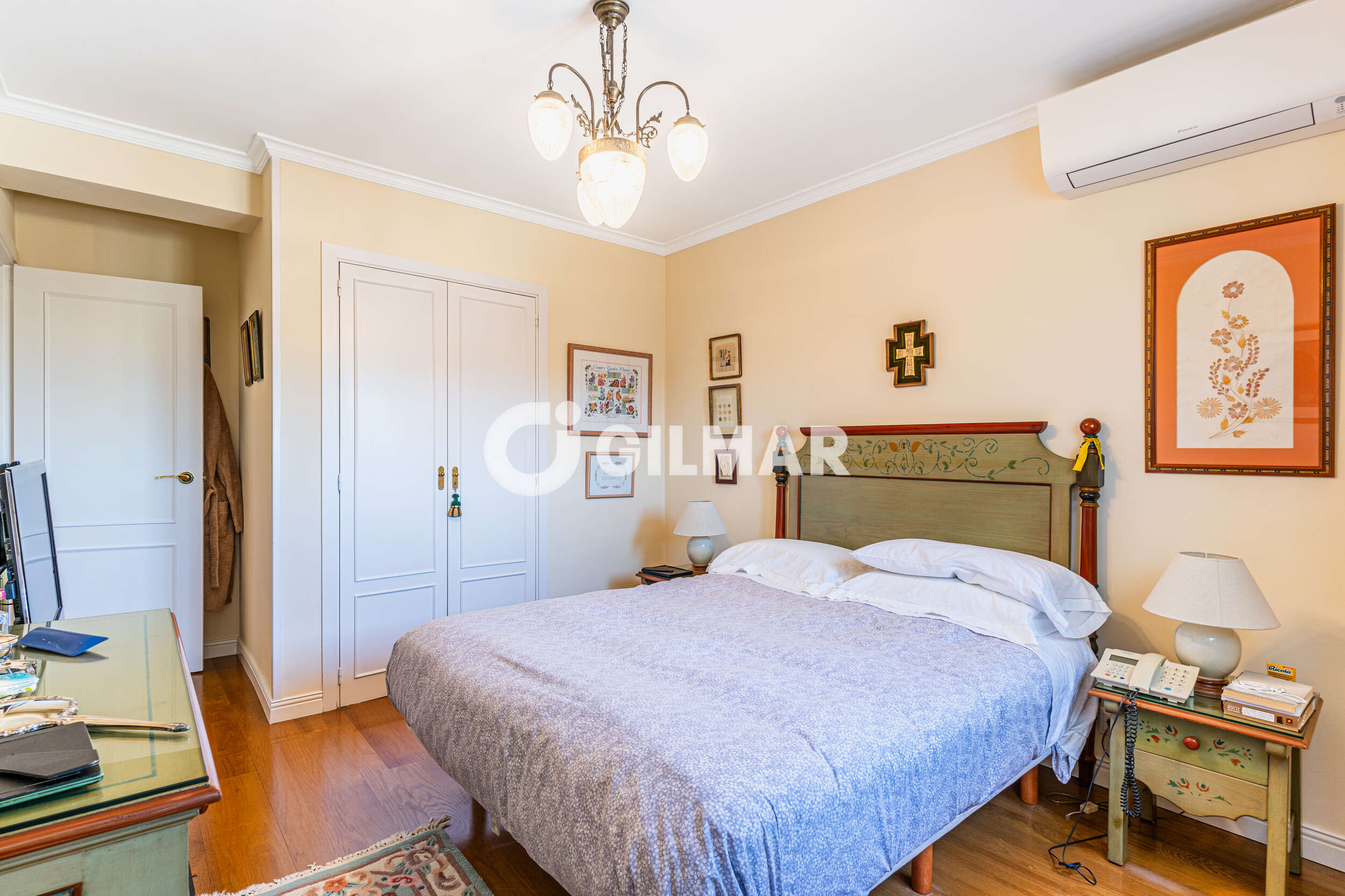 Photo of Semi-detached house