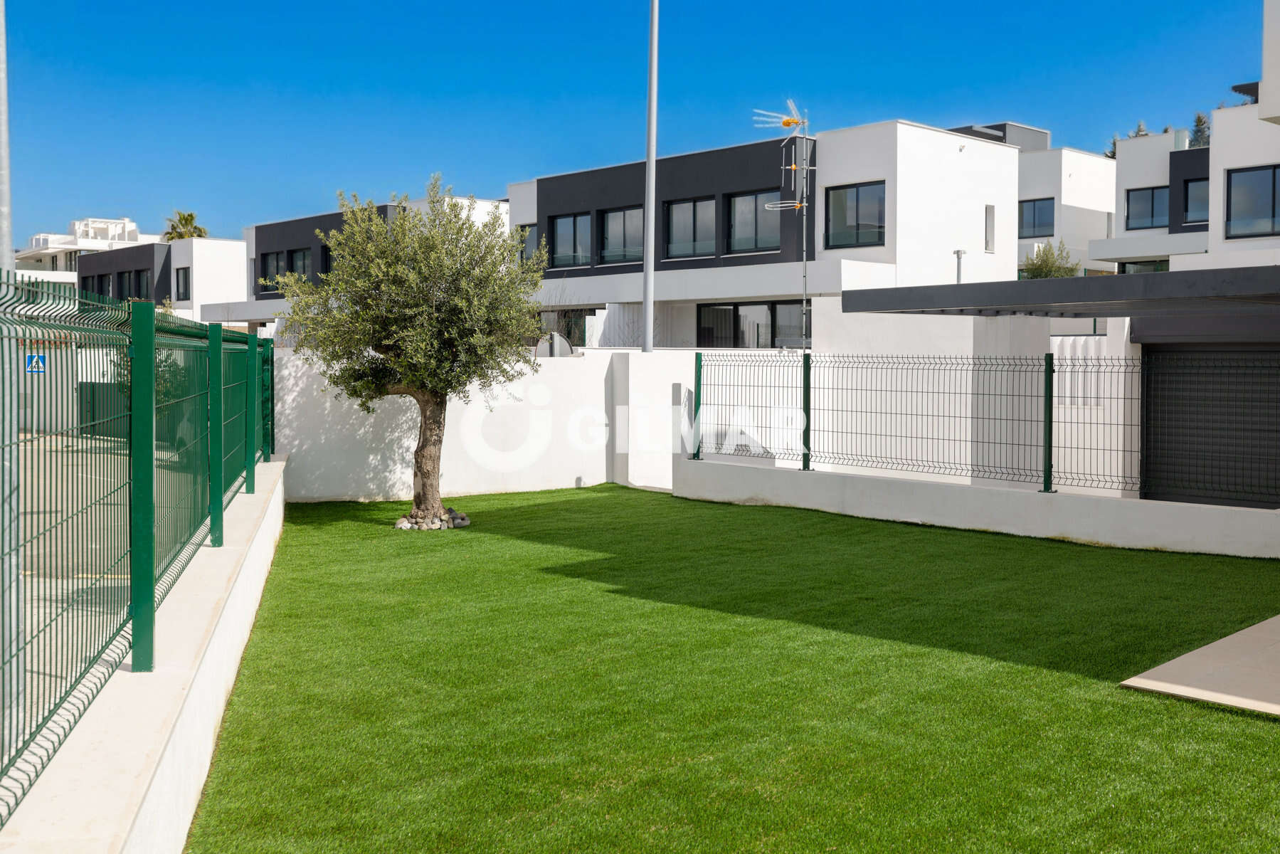 Photo of Semi-detached house