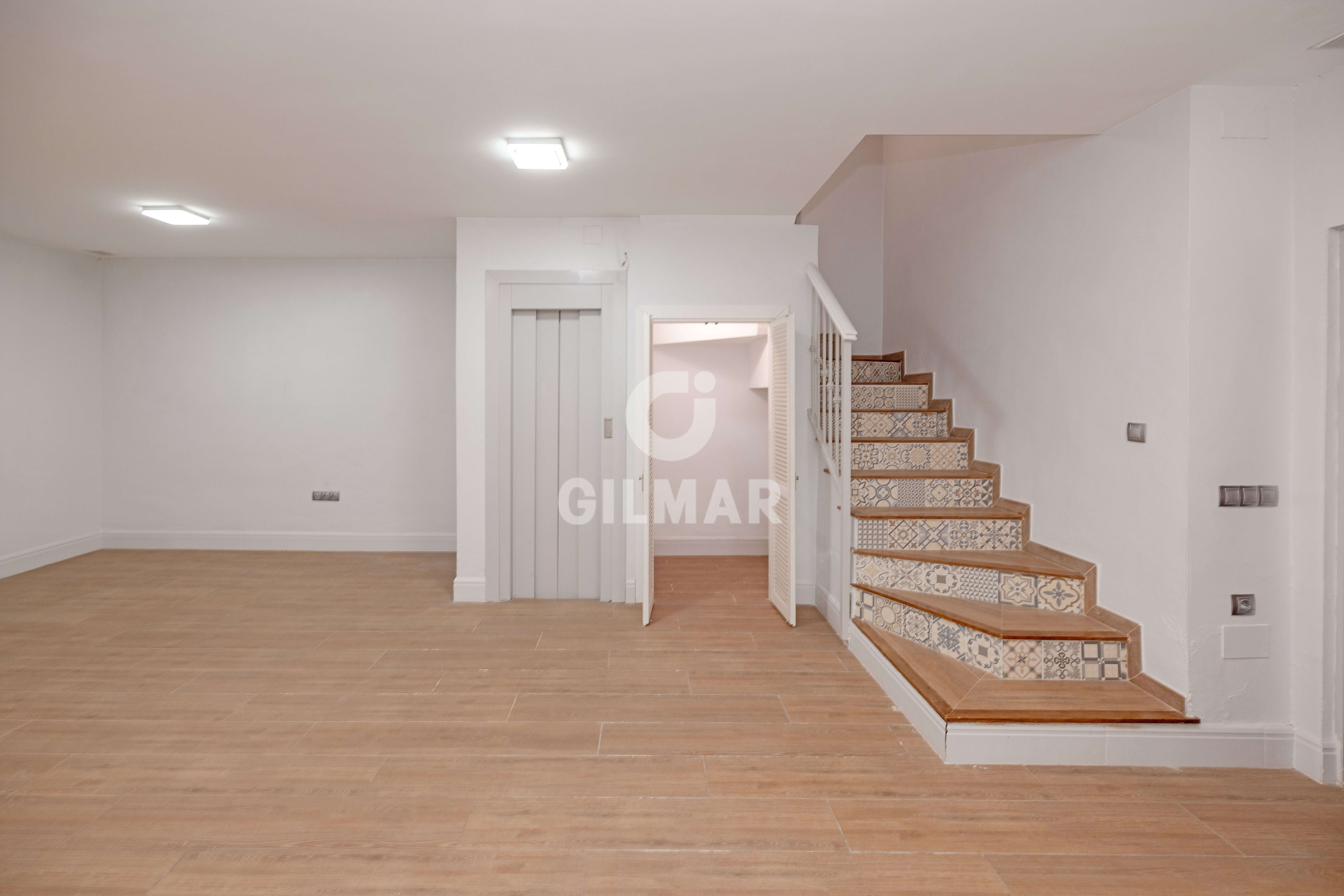 Photo of Semi-detached house
