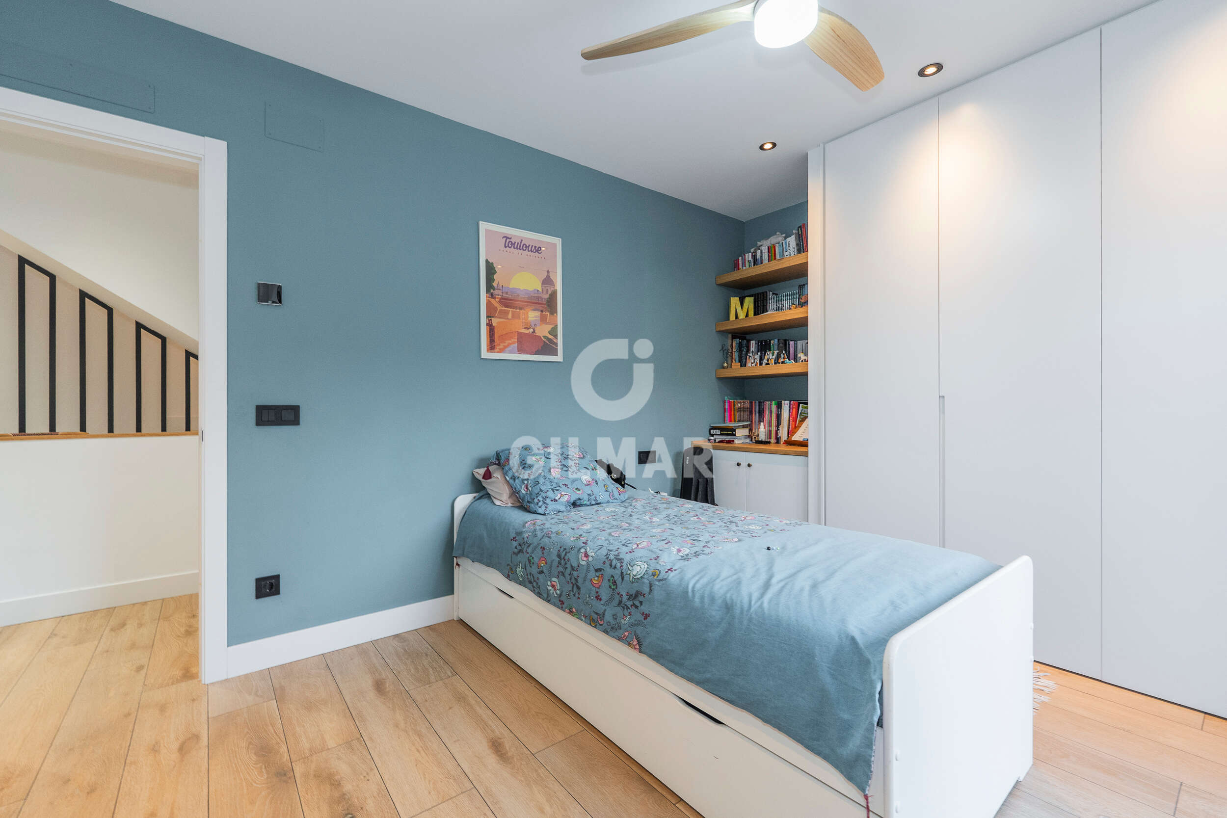 Photo of Semi-detached house