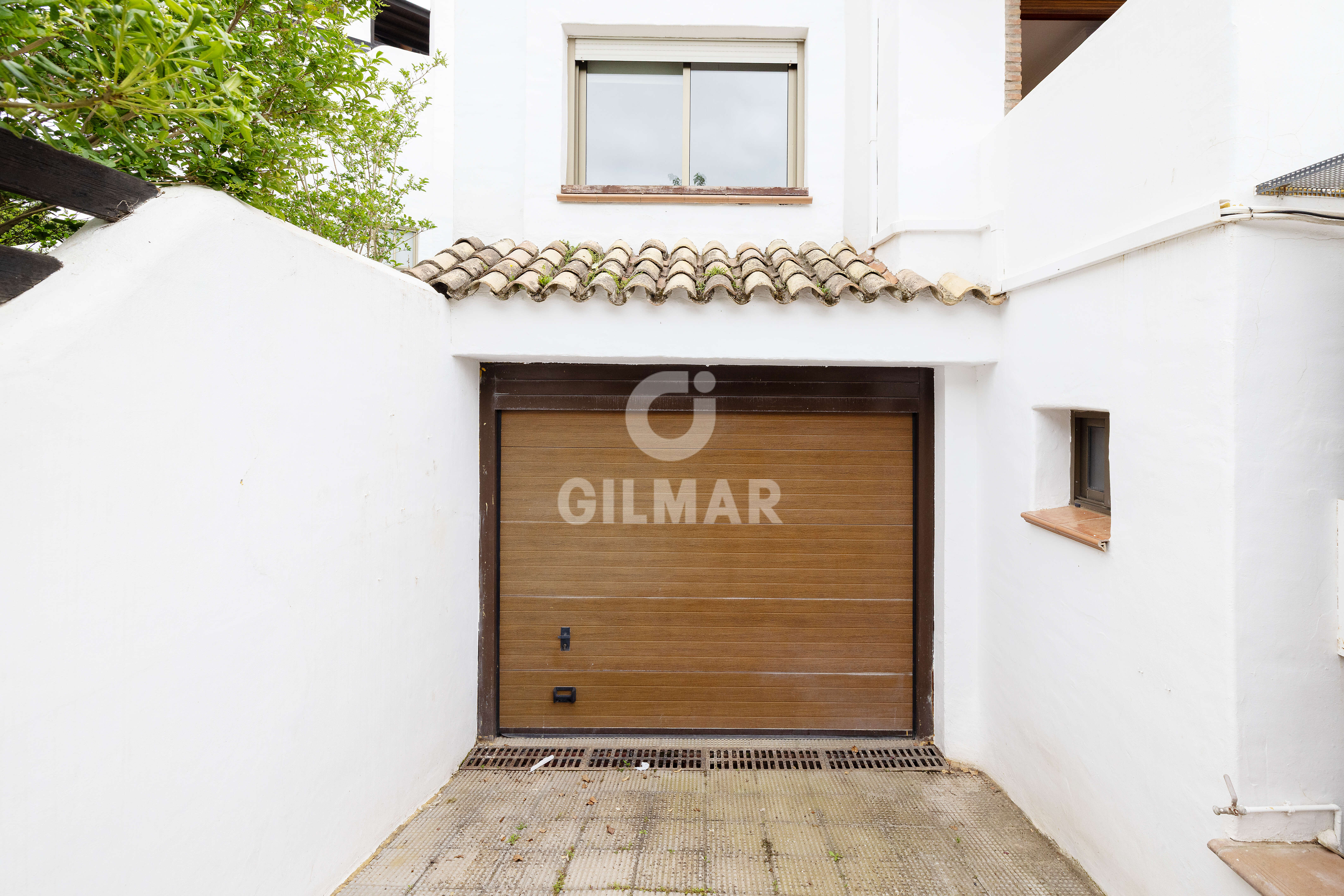 Photo of Semi-detached house
