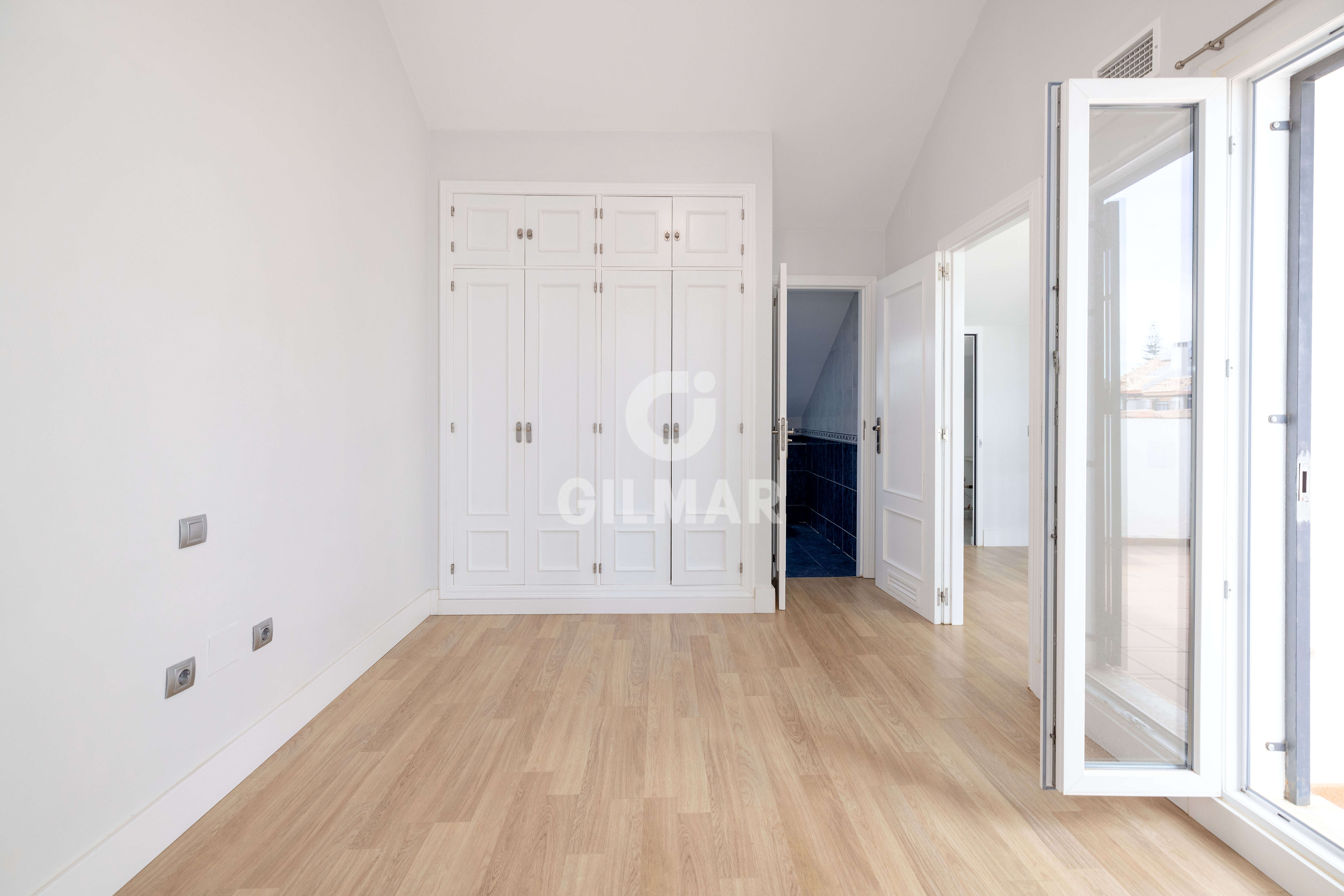 Photo of Semi-detached house