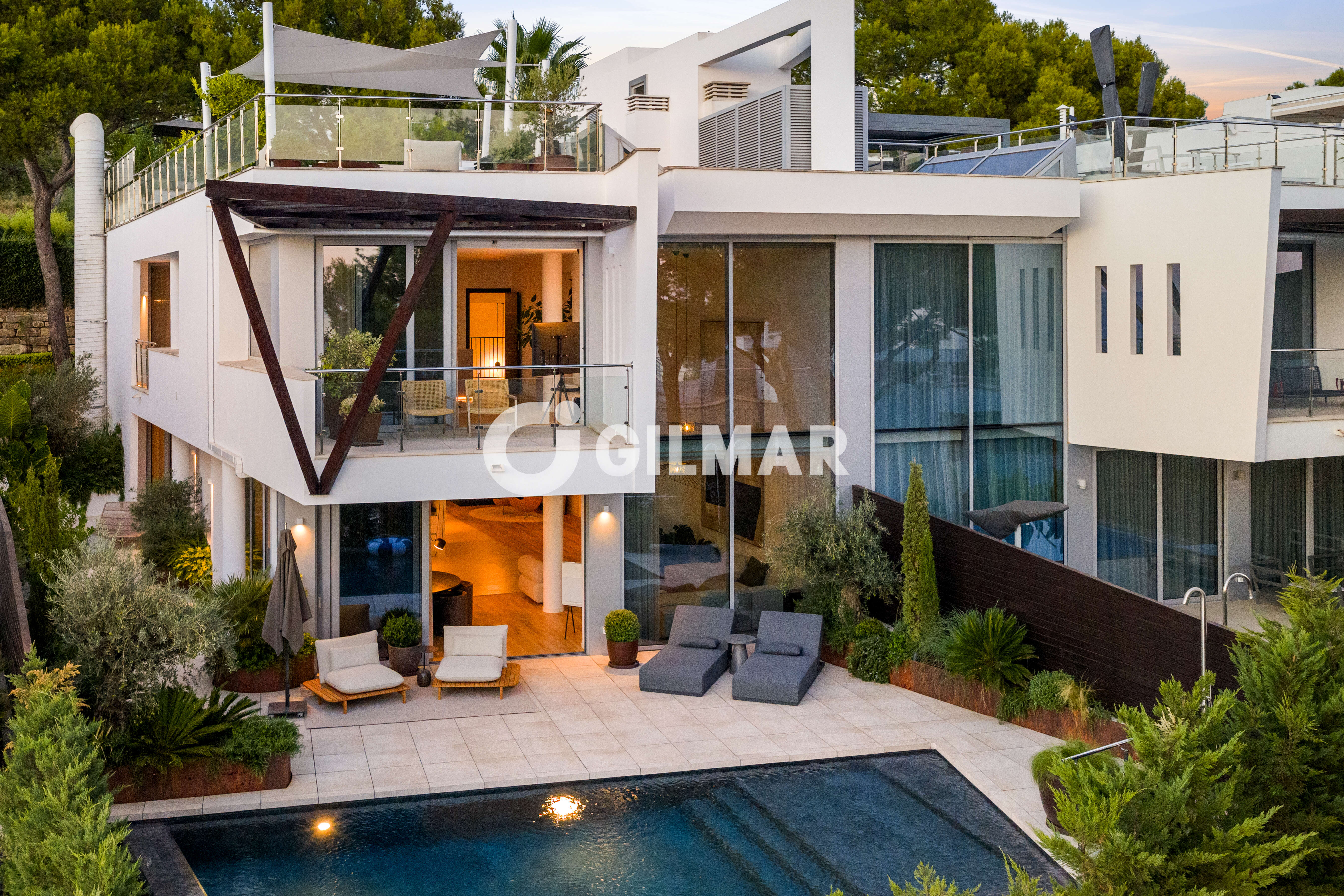 Photo of Semi-detached house