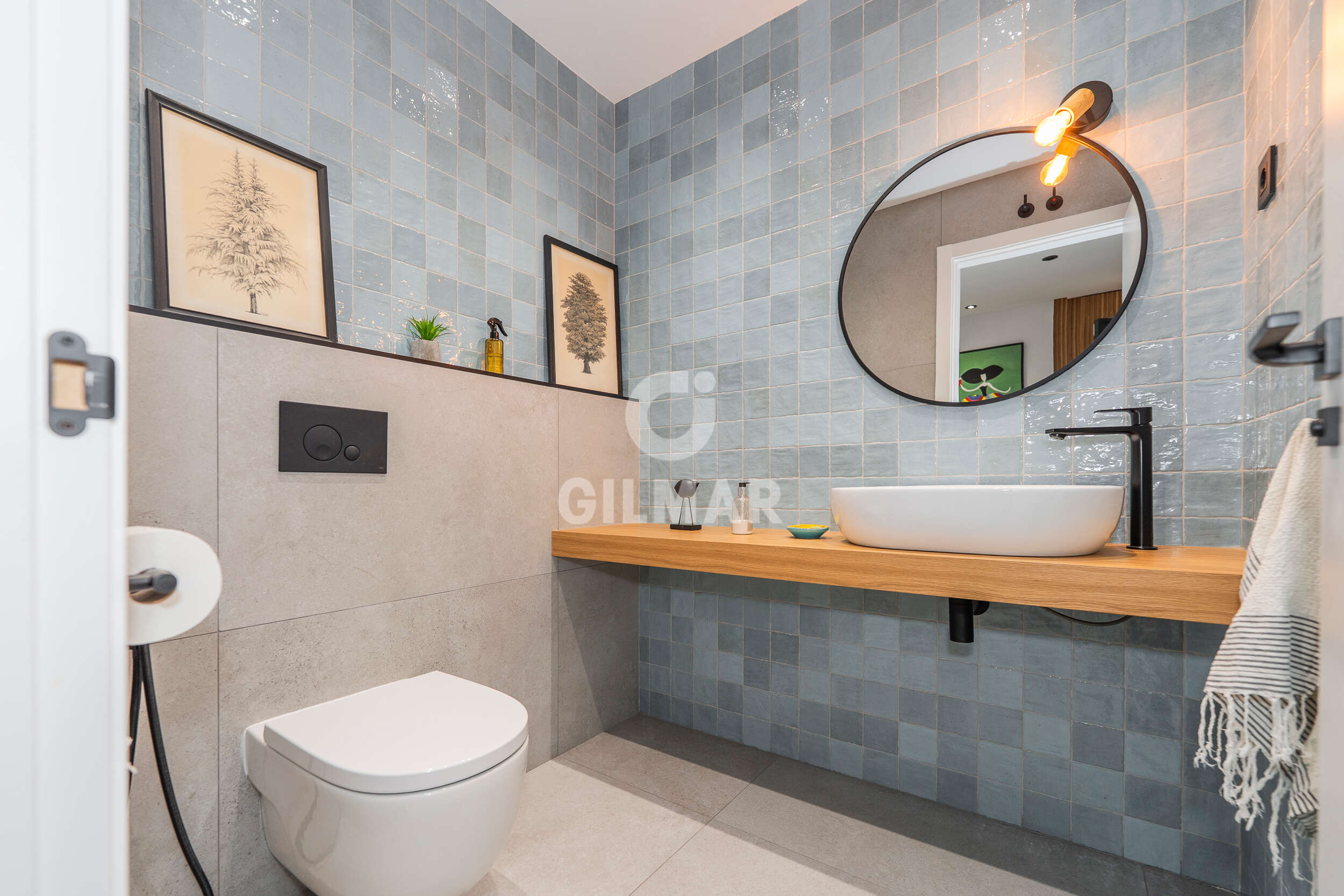 Photo of Semi-detached house