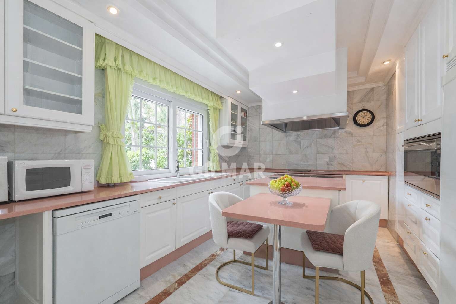 Property slider Gilmar