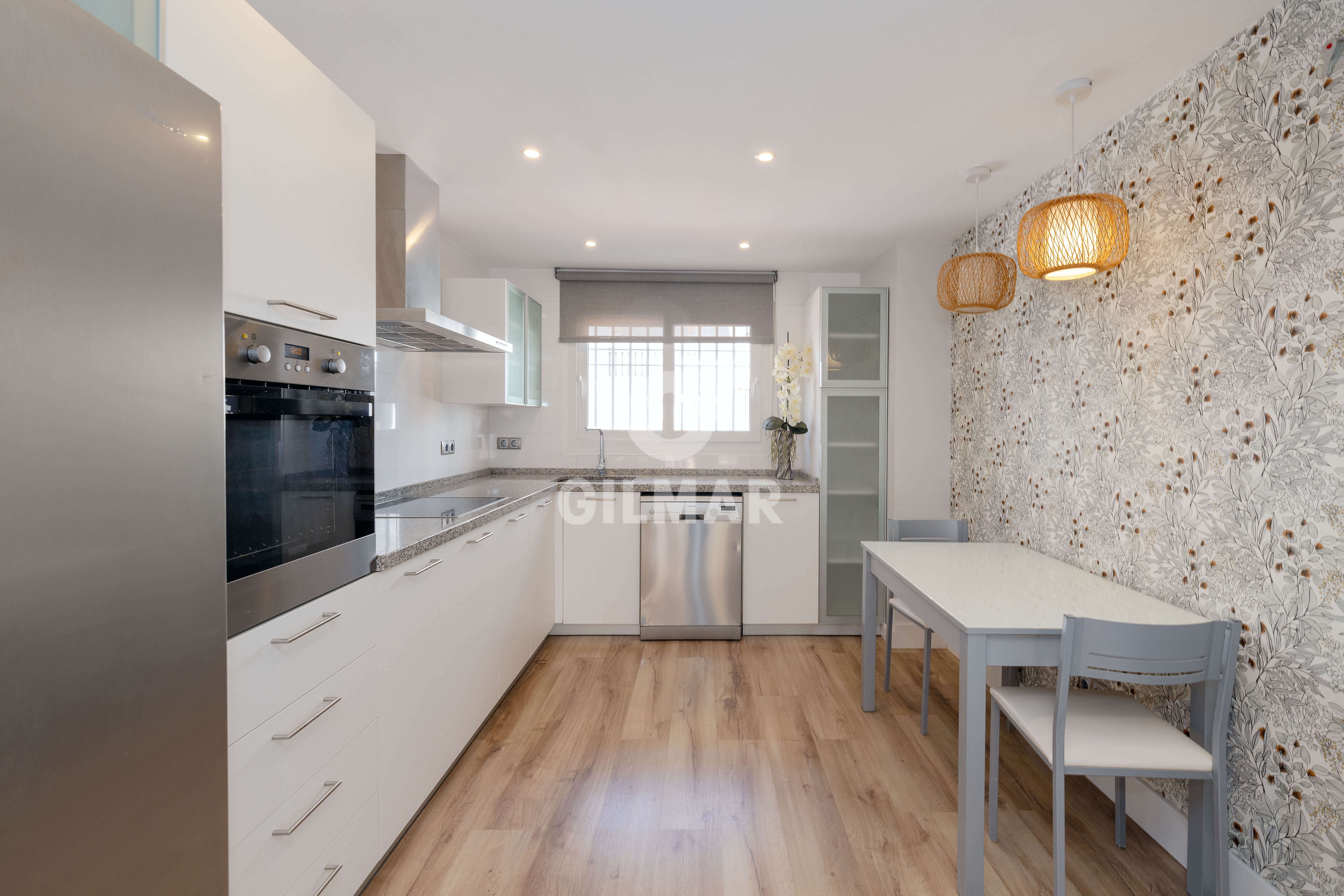 Photo of Semi-detached house