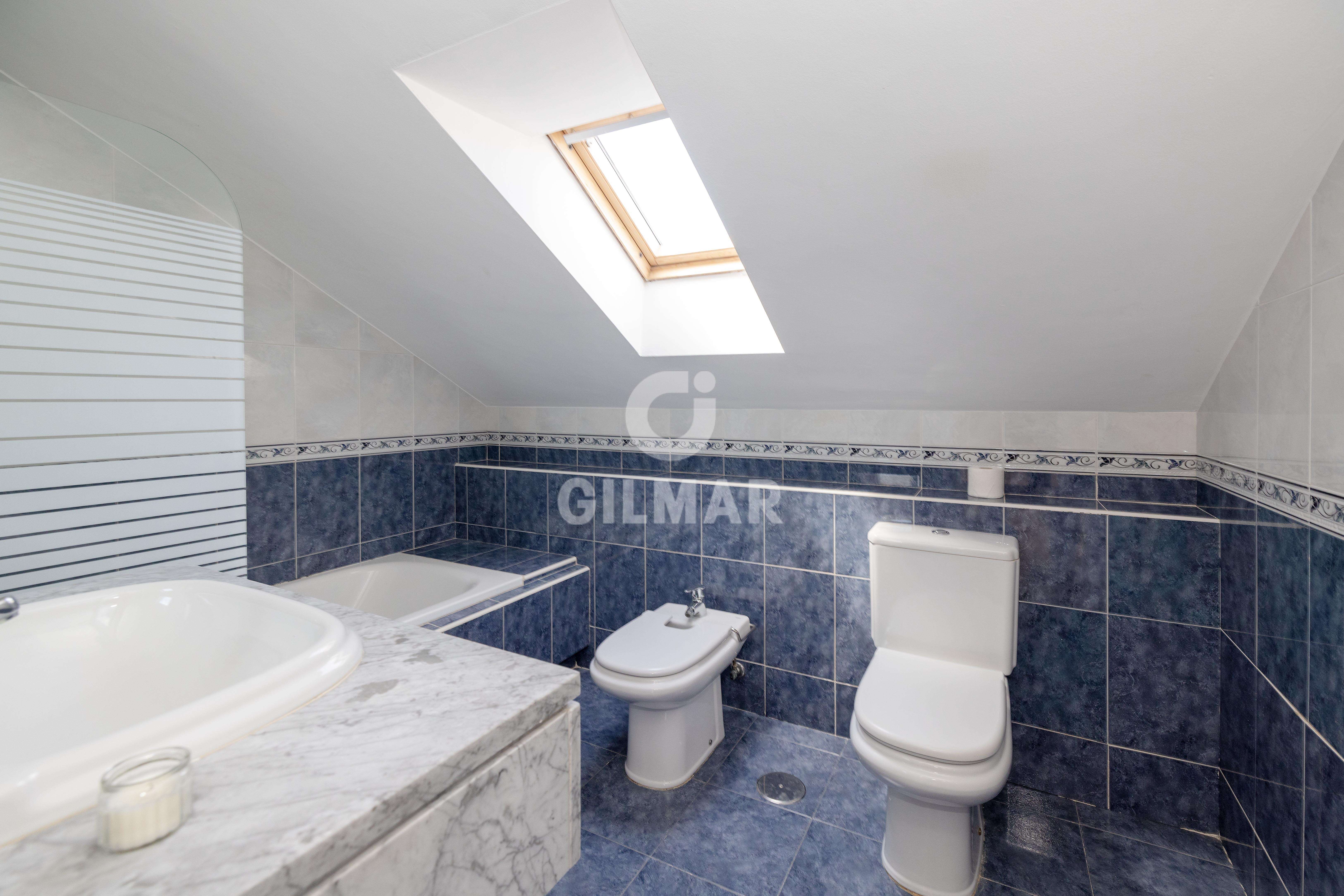 Photo of Semi-detached house