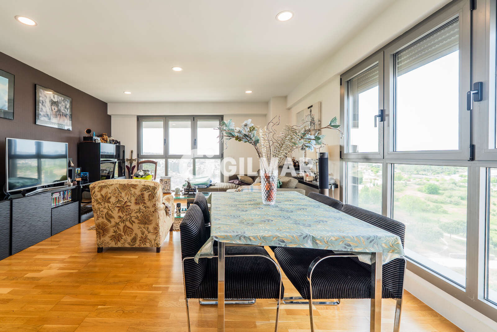 Property slider Gilmar