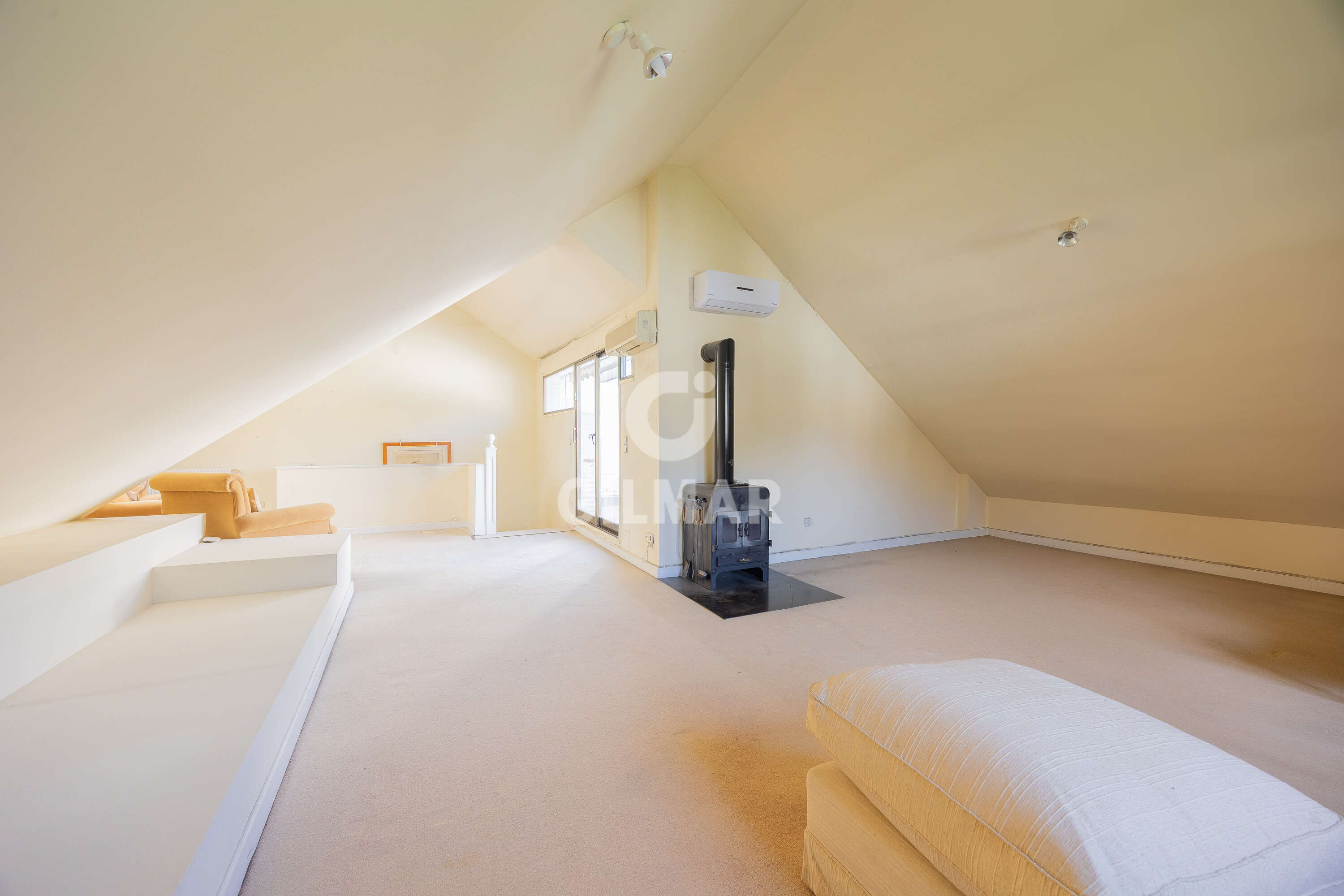 Photo of Semi-detached house