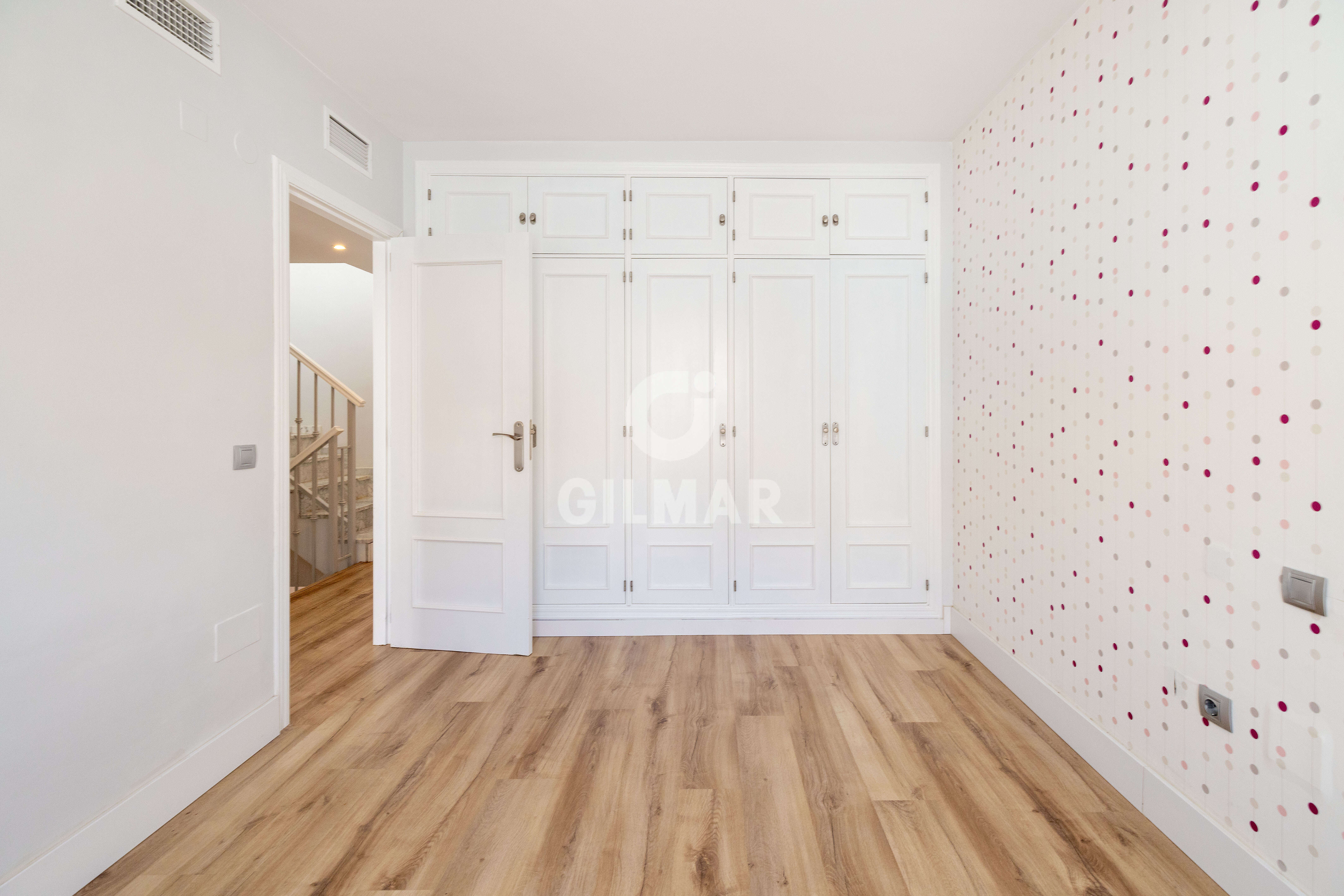 Photo of Semi-detached house