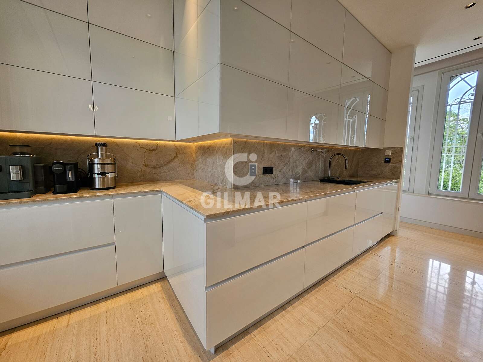 Property slider Gilmar