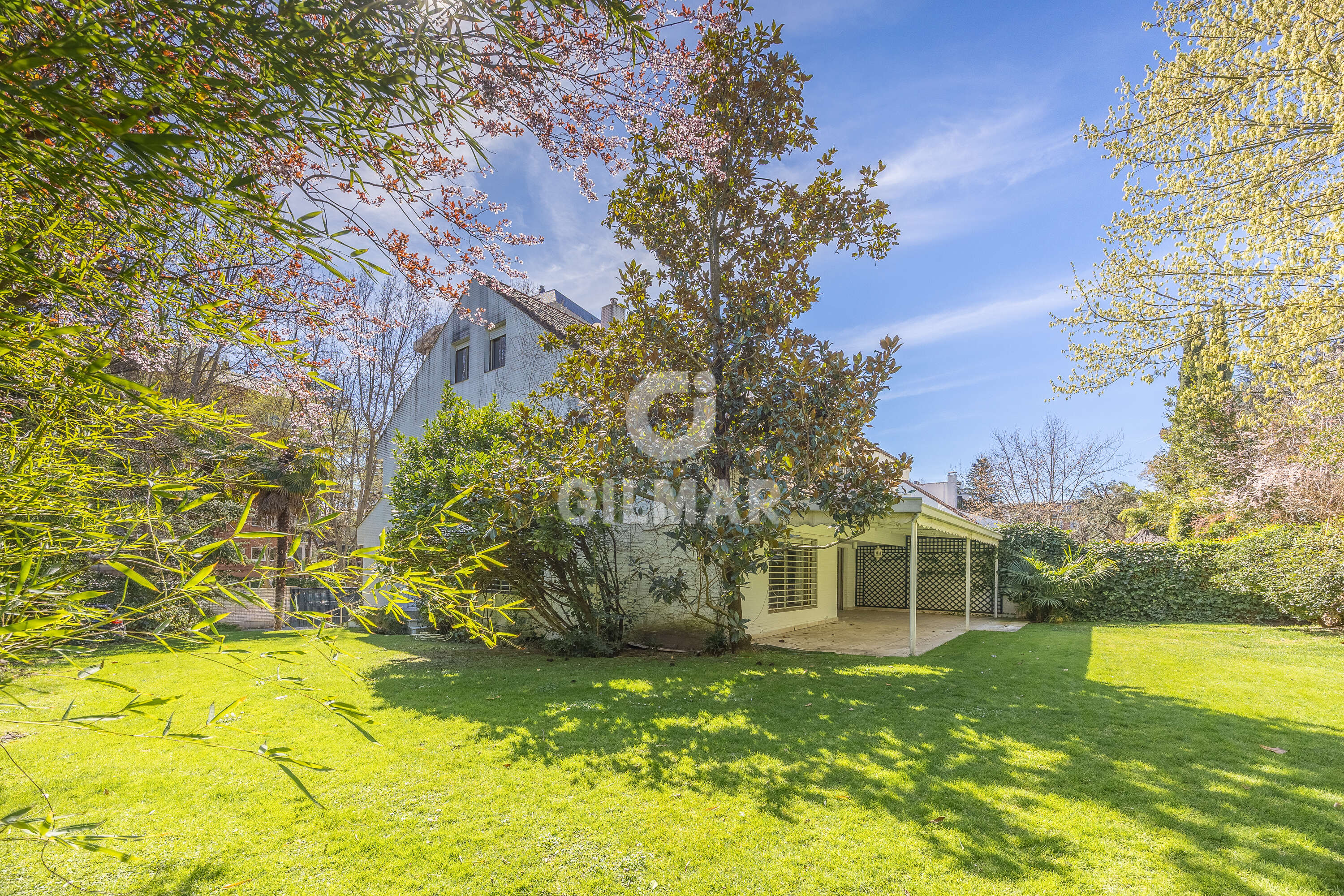 Photo of Semi-detached house