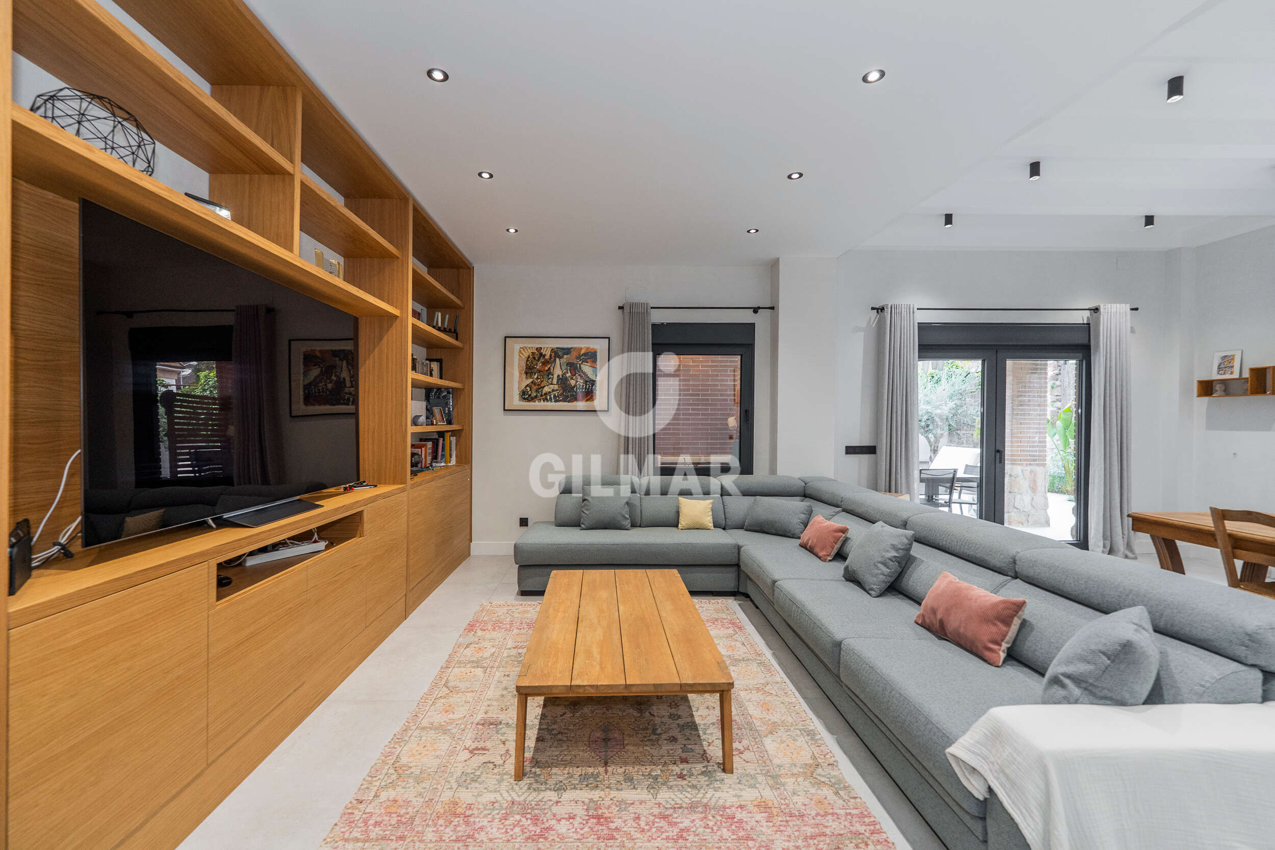 Photo of Semi-detached house