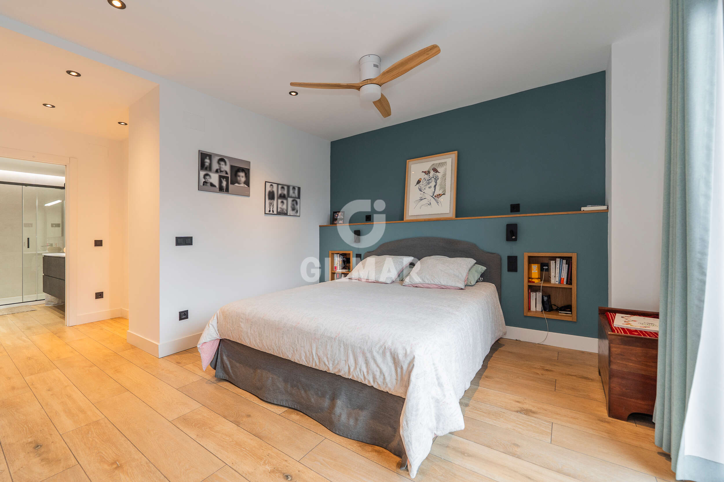 Photo of Semi-detached house