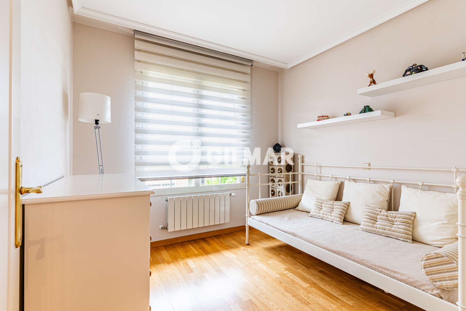Property slider Gilmar