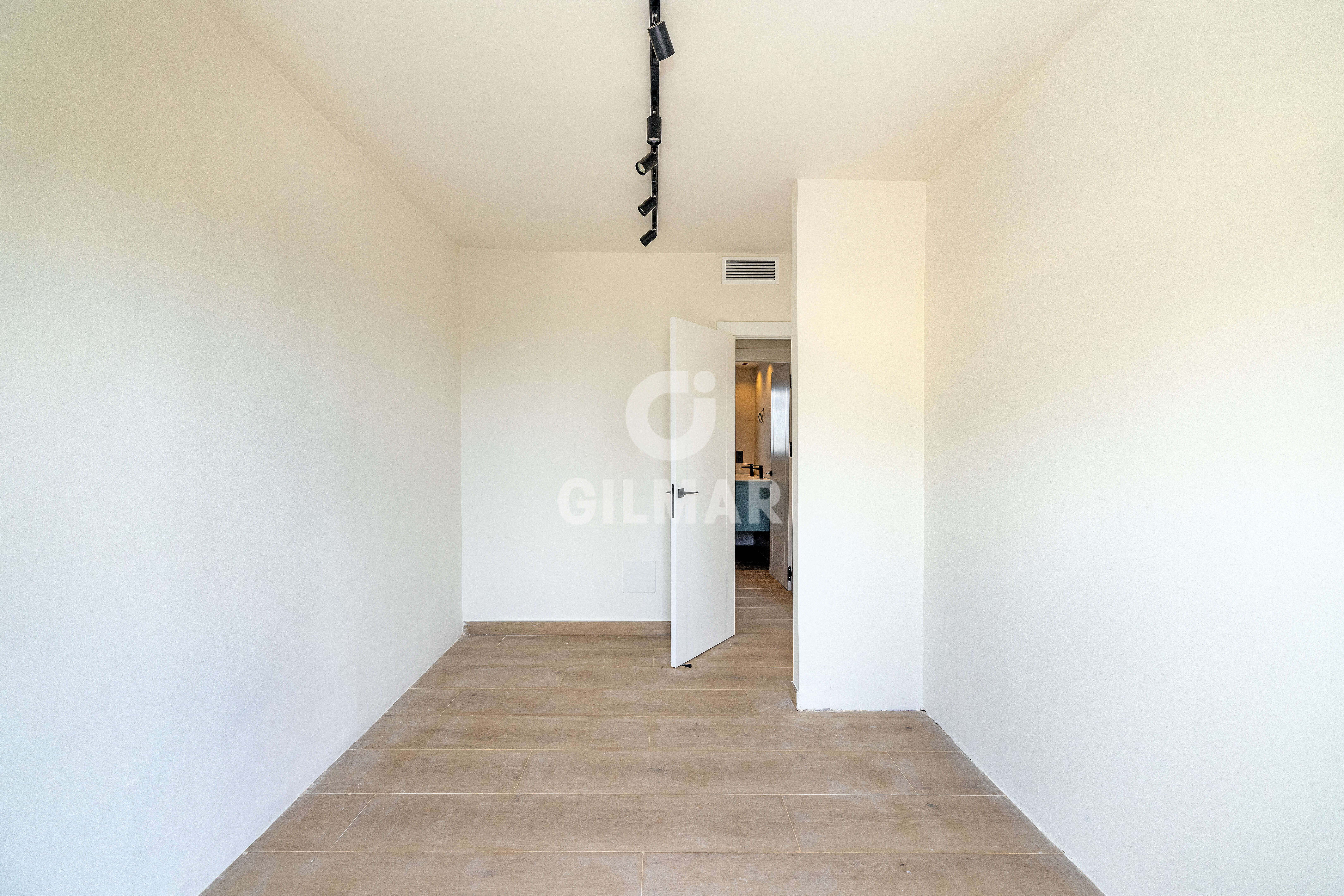 Photo of Semi-detached house