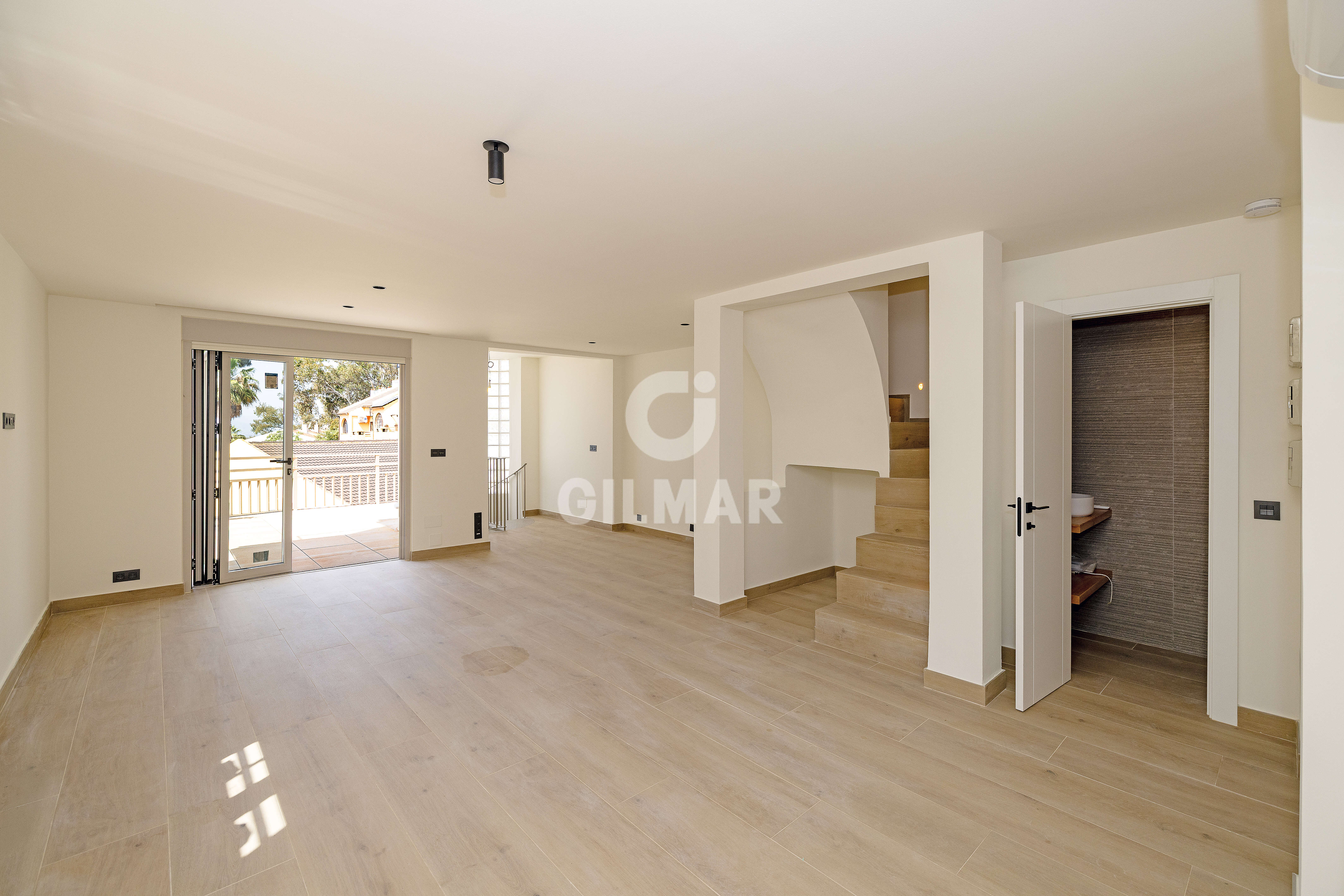 Photo of Semi-detached house