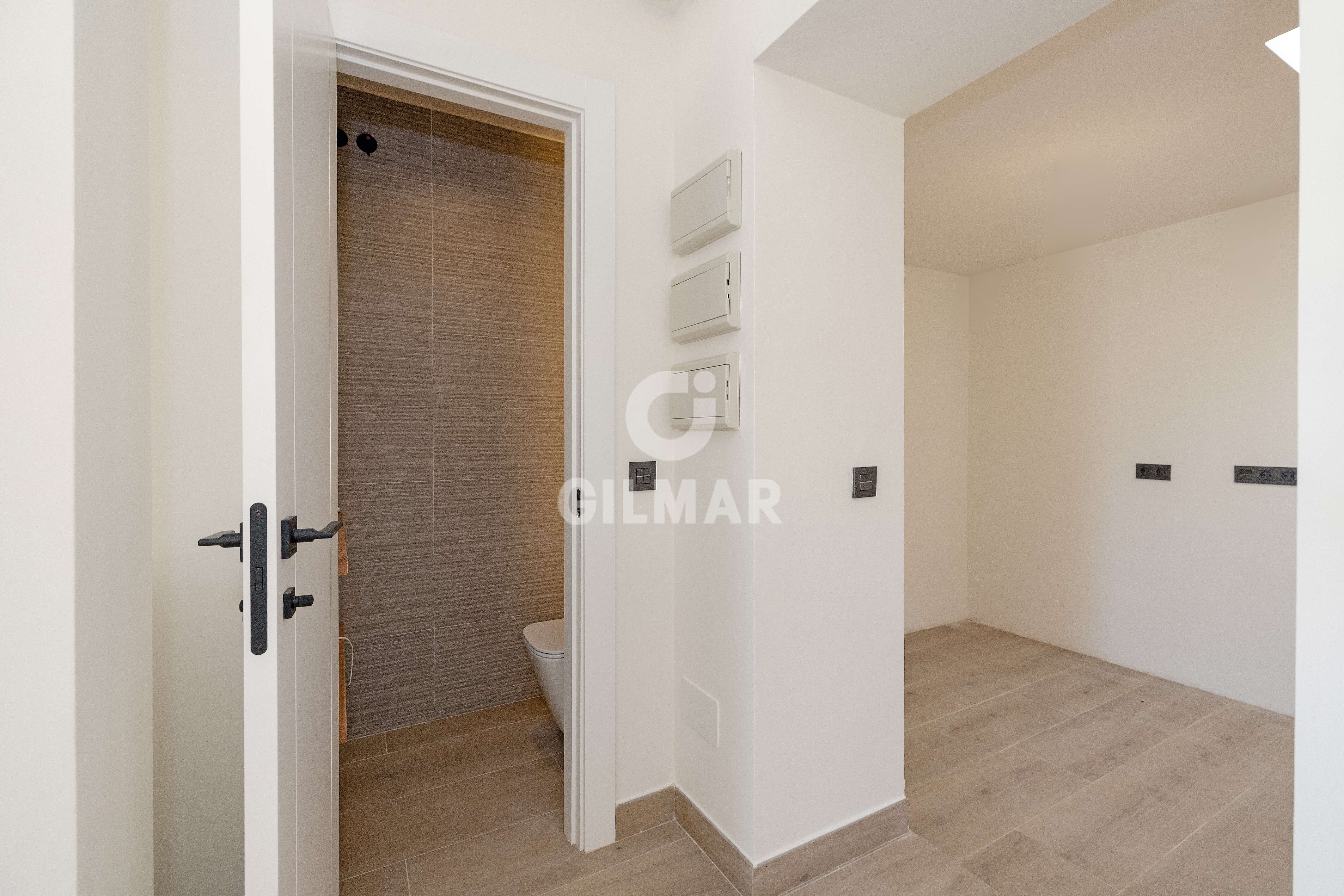 Photo of Semi-detached house