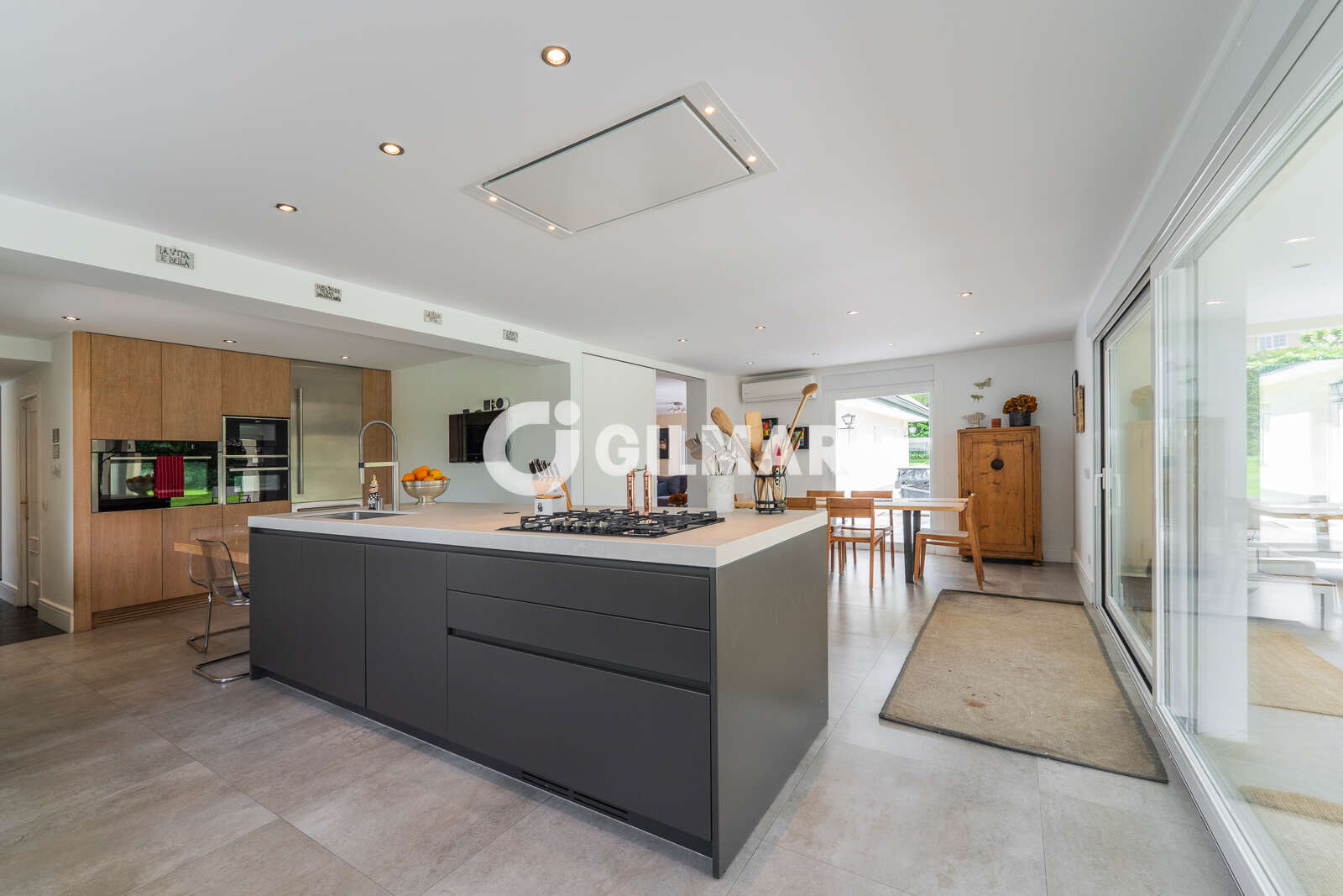 Property slider Gilmar