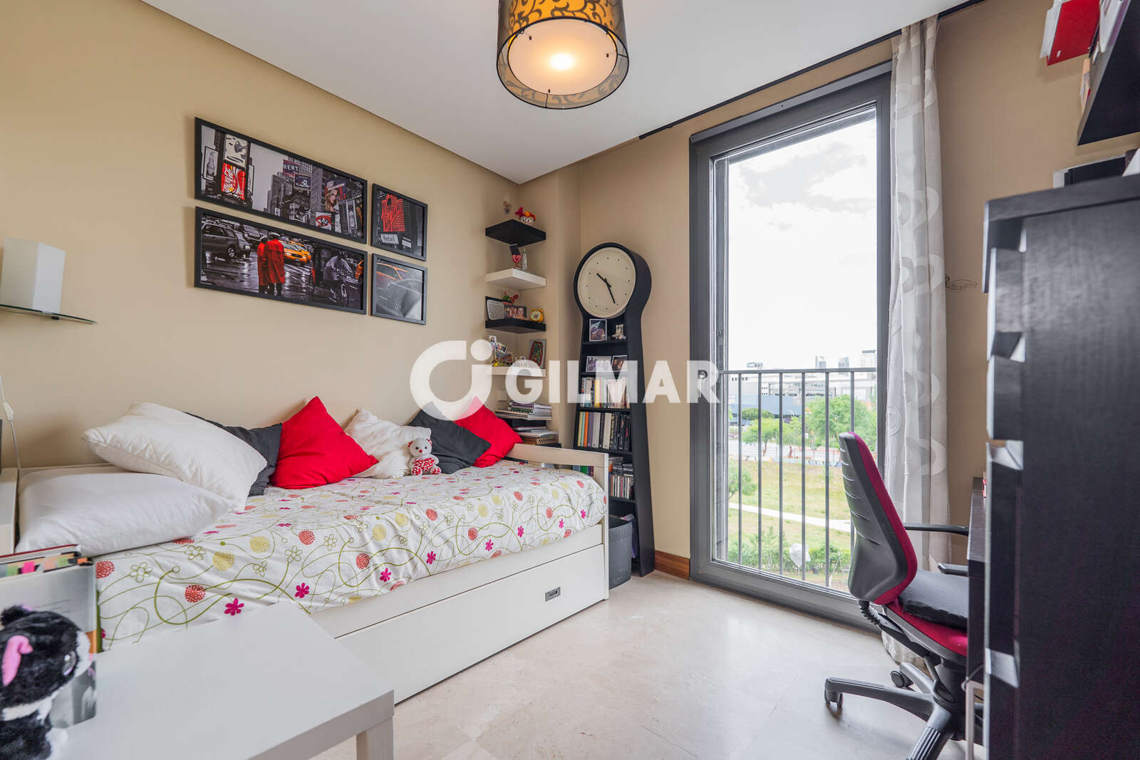 Property slider Gilmar