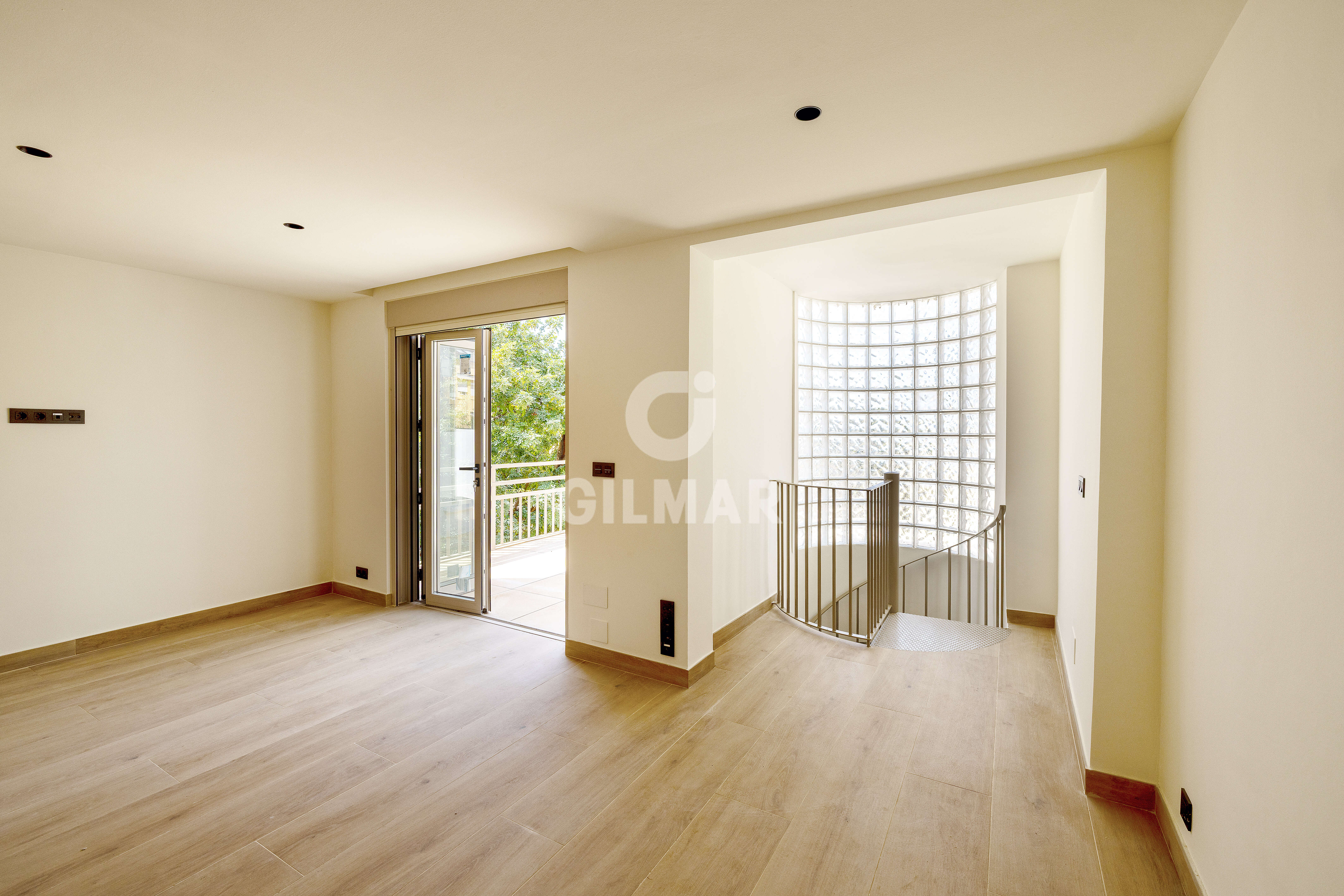 Photo of Semi-detached house