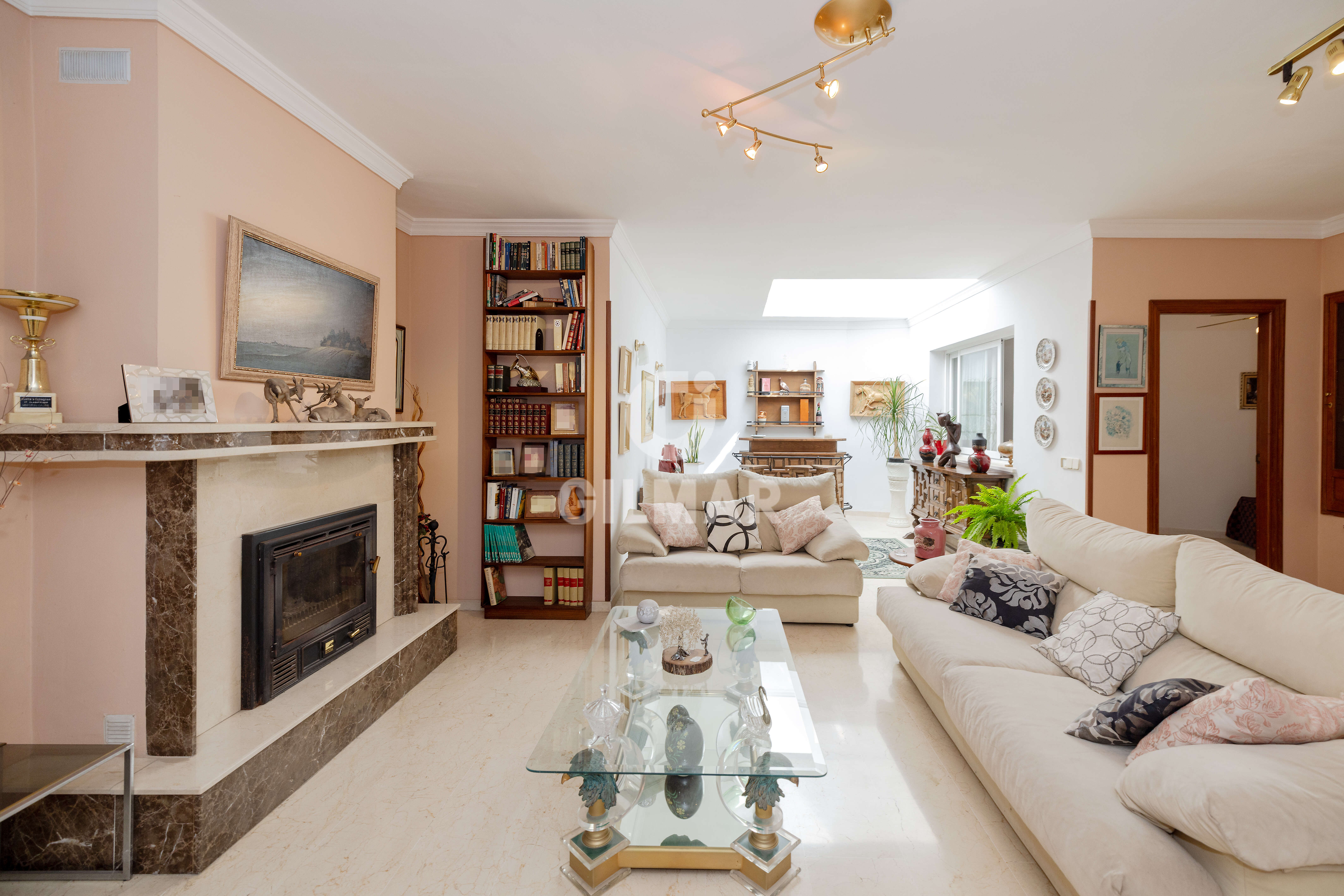 Photo of Semi-detached house