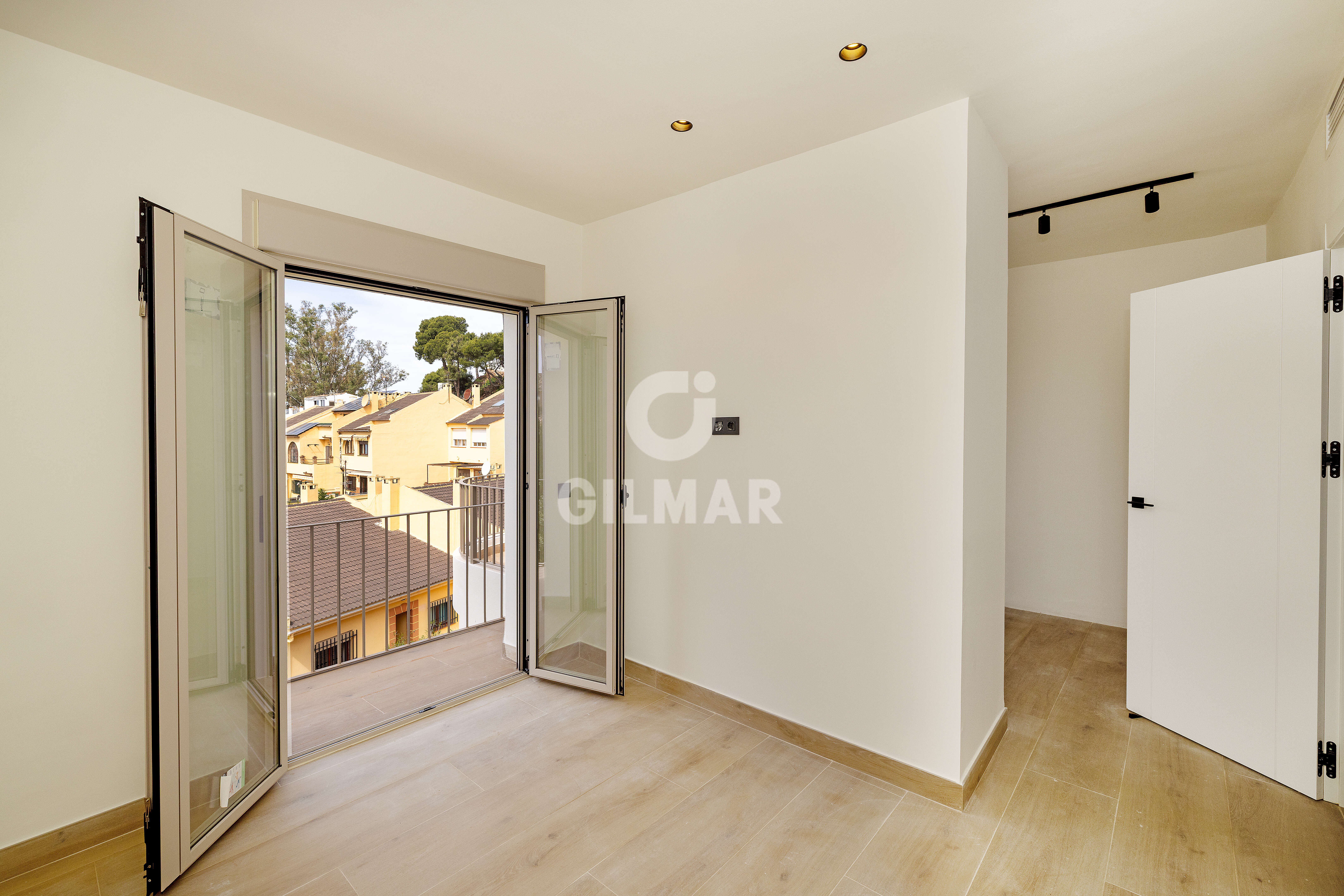 Photo of Semi-detached house