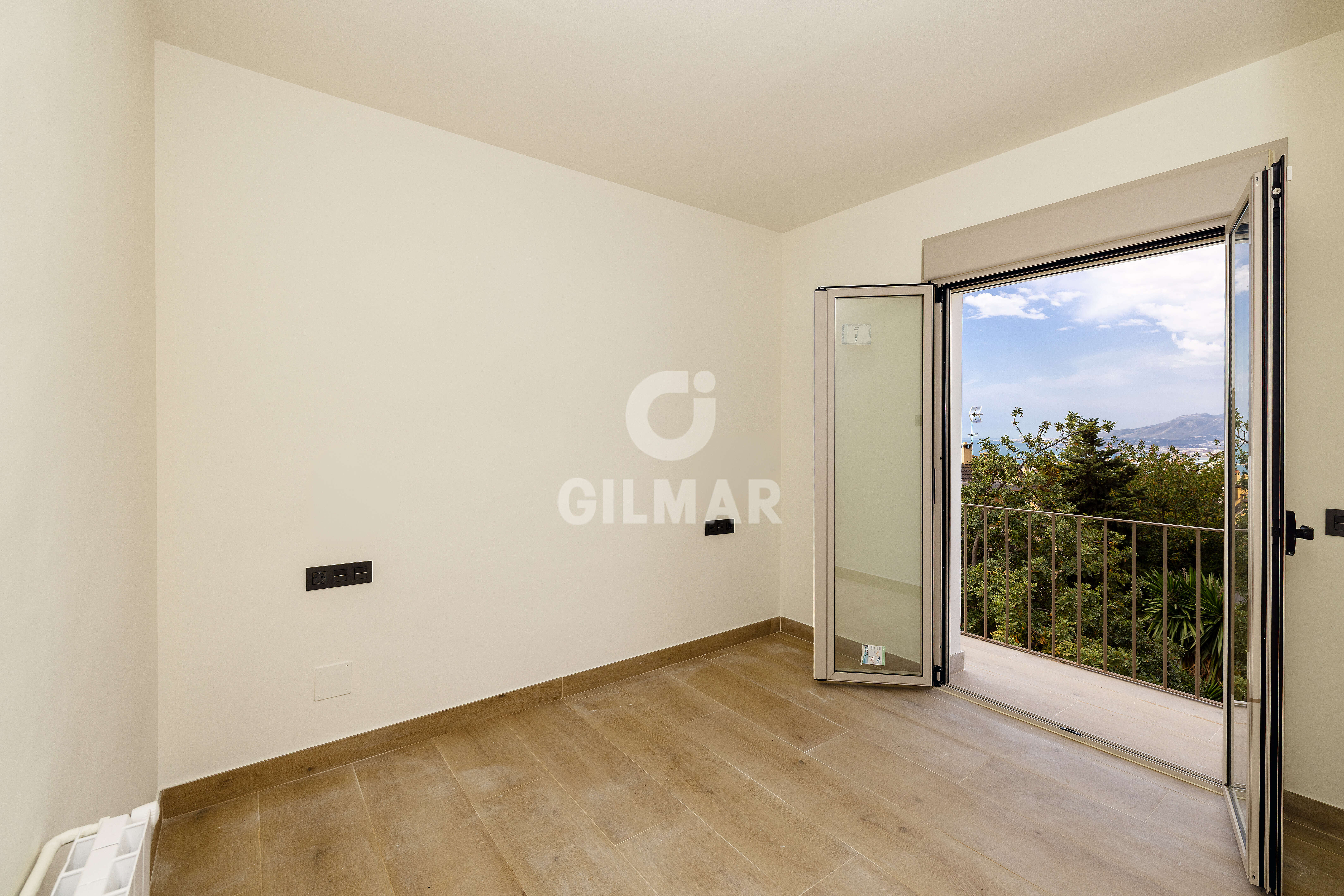 Photo of Semi-detached house