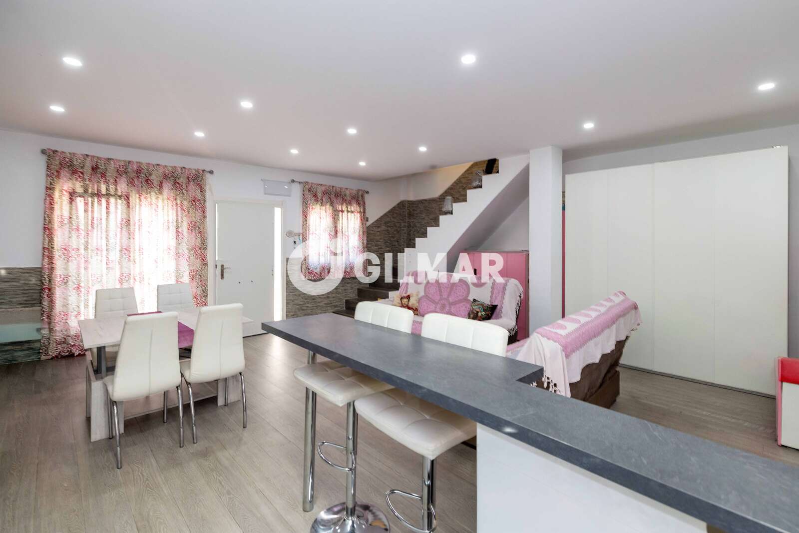 Property slider Gilmar