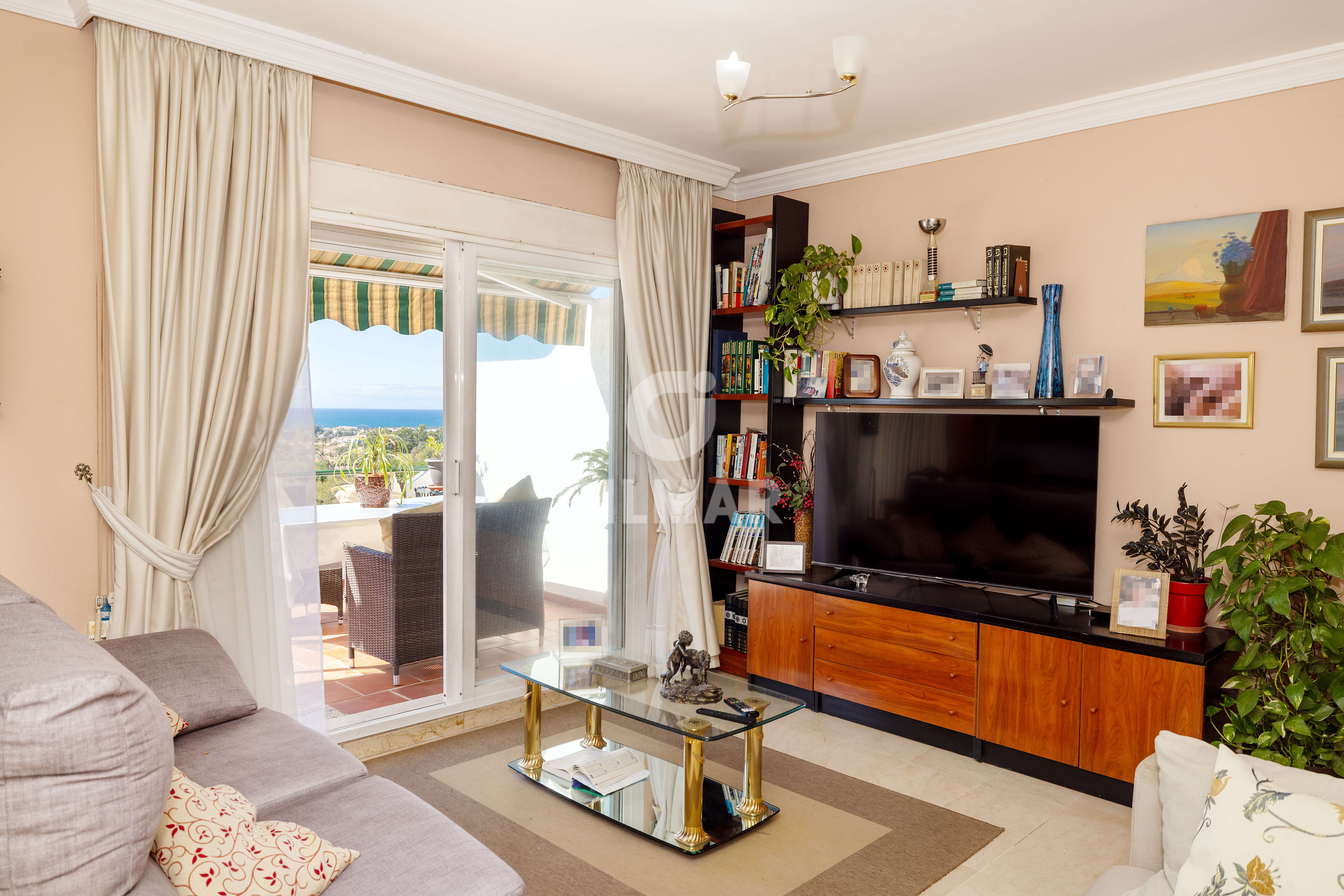 Photo of Semi-detached house