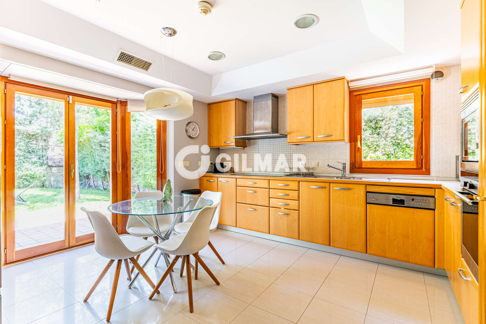 Property slider Gilmar
