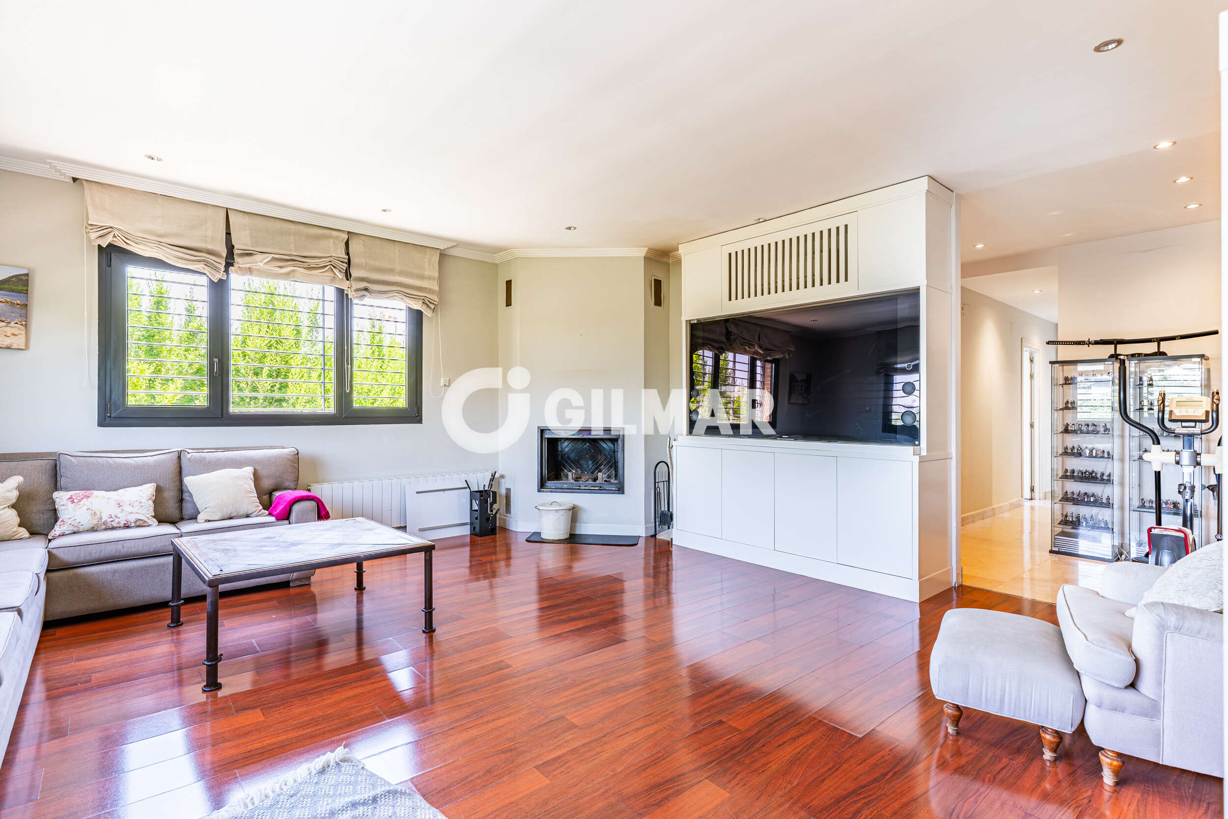 Photo of Semi-detached house