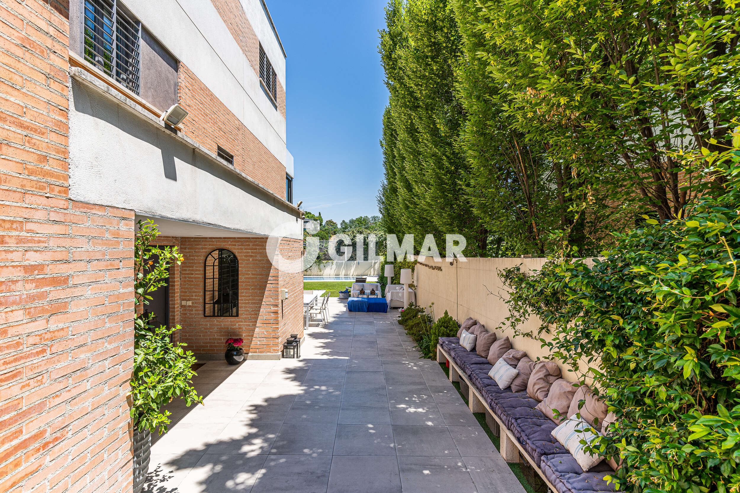 Photo of Semi-detached house