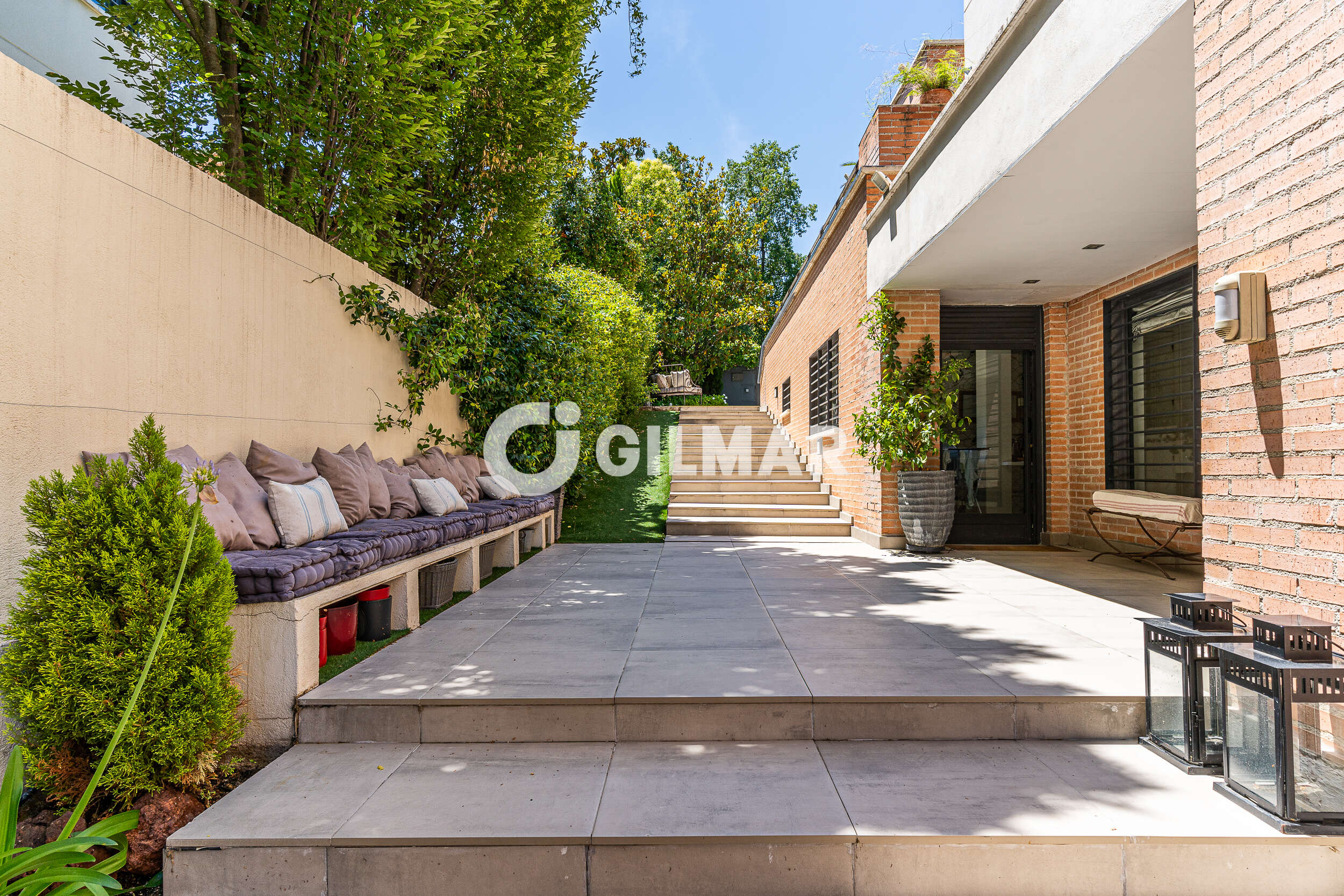 Photo of Semi-detached house