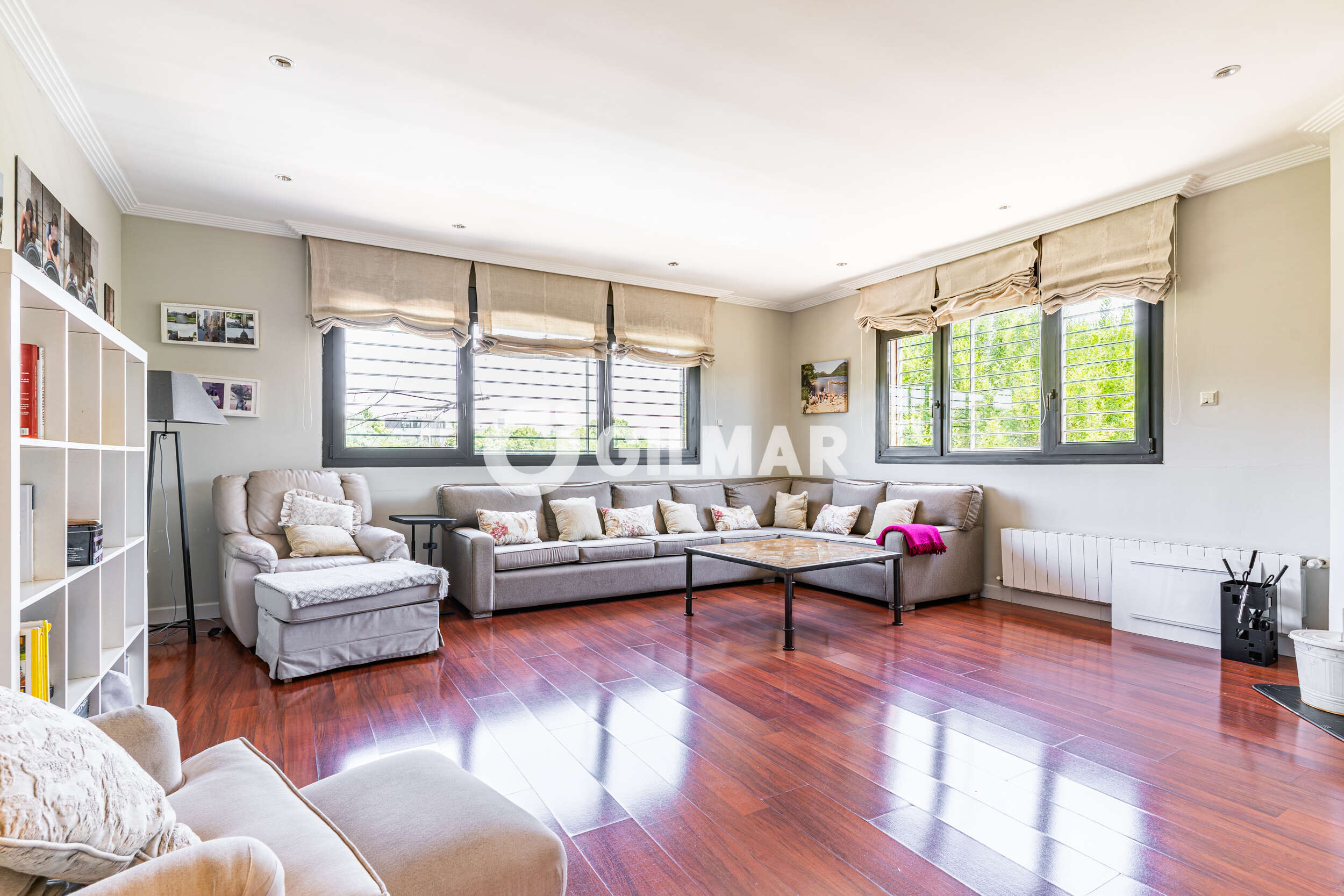 Photo of Semi-detached house