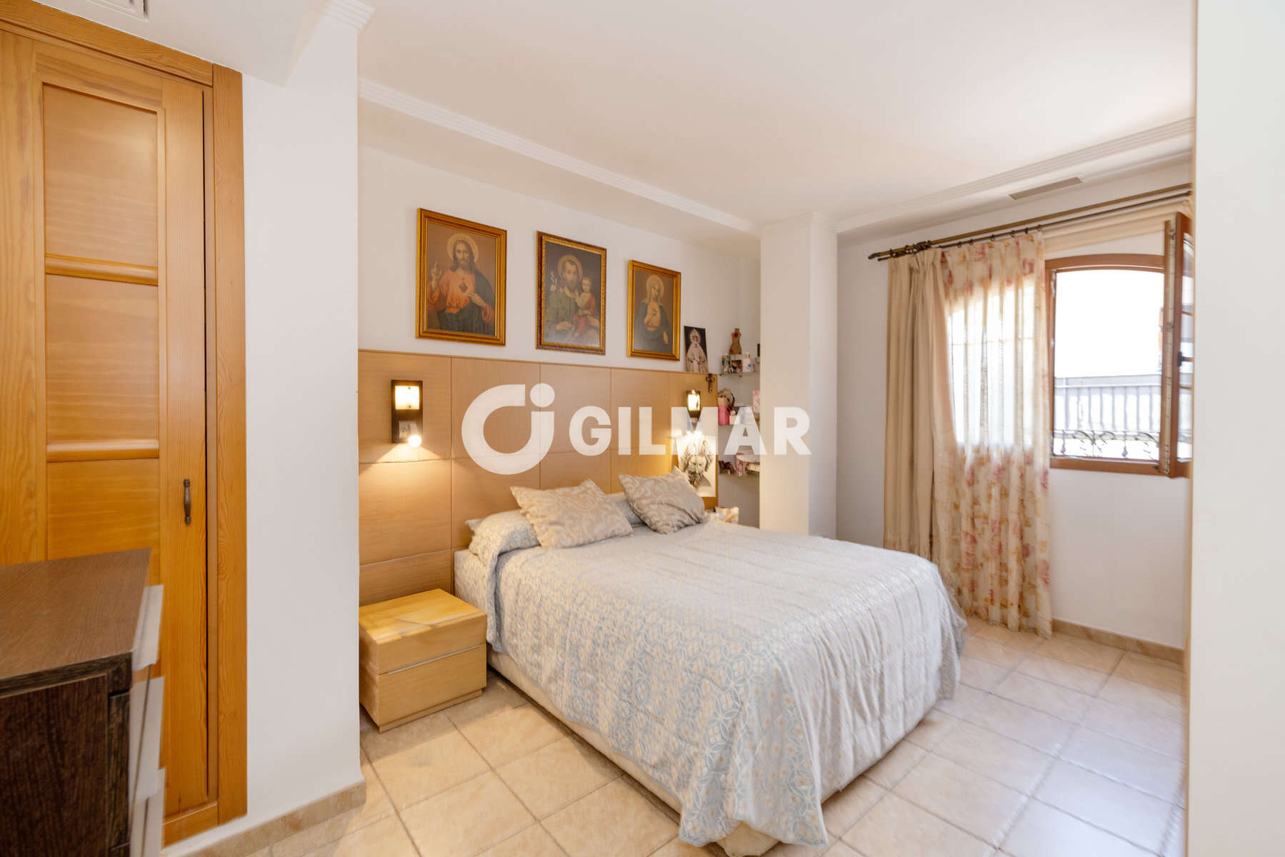 Photo of Semi-detached house