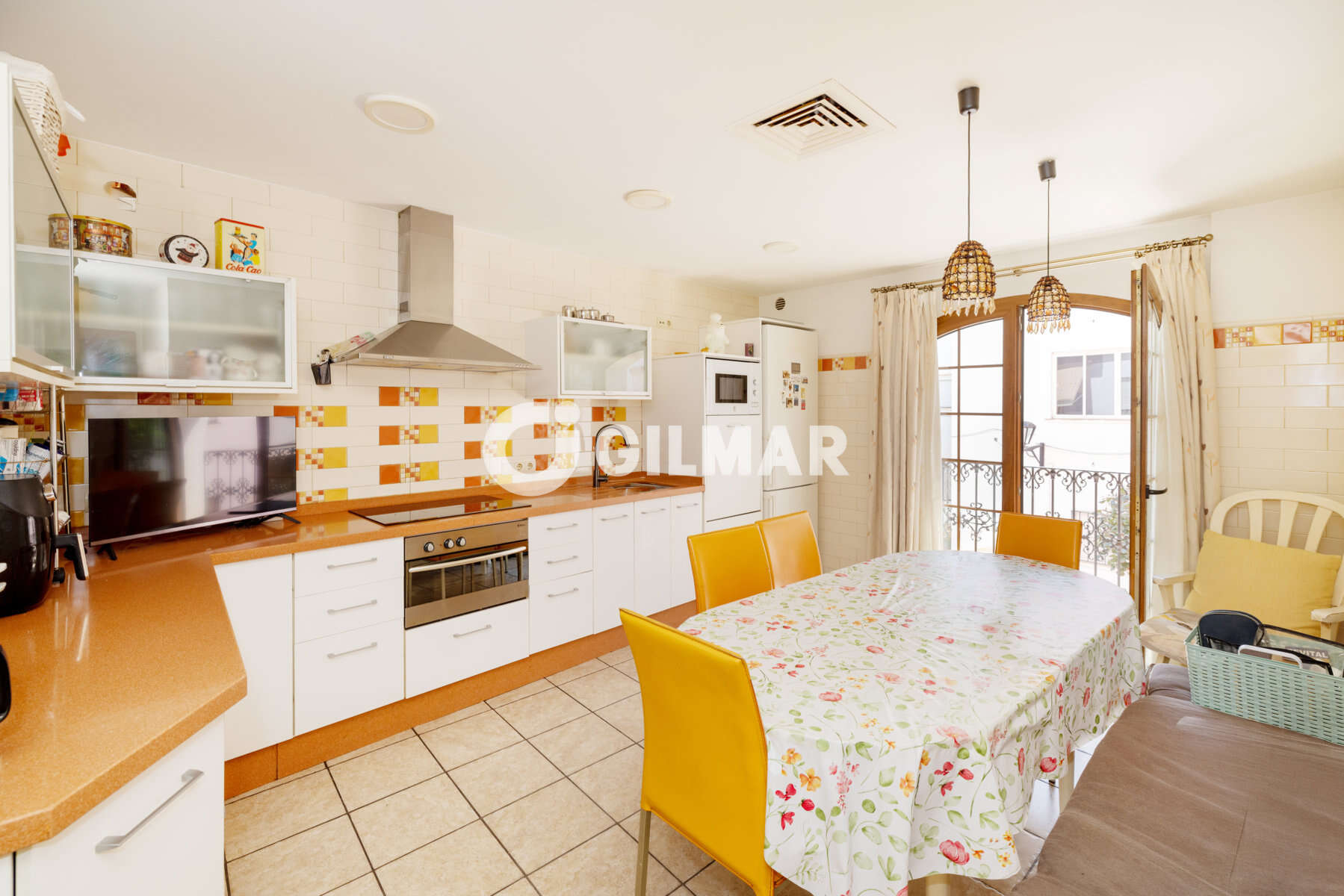 Photo of Semi-detached house