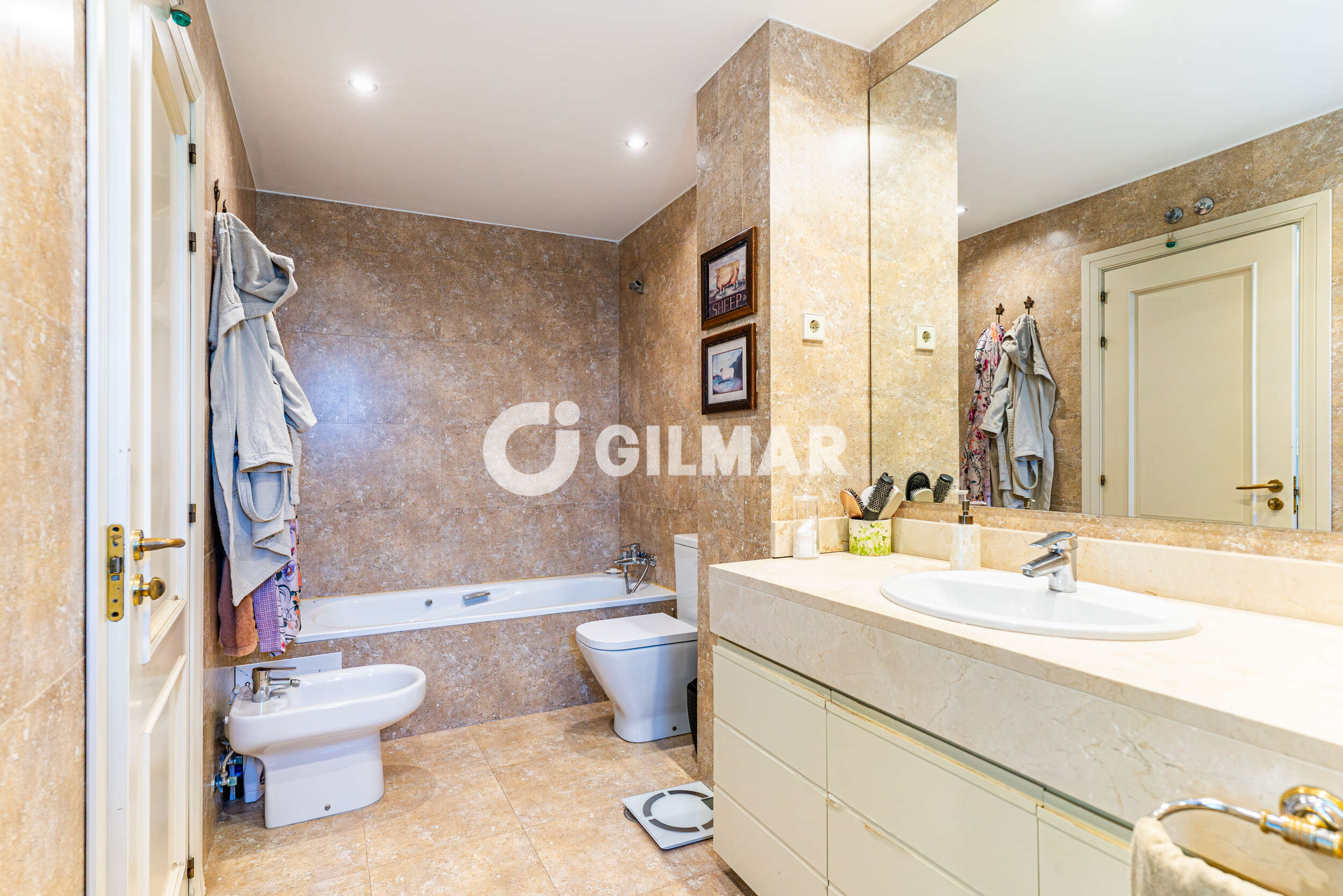 Photo of Semi-detached house