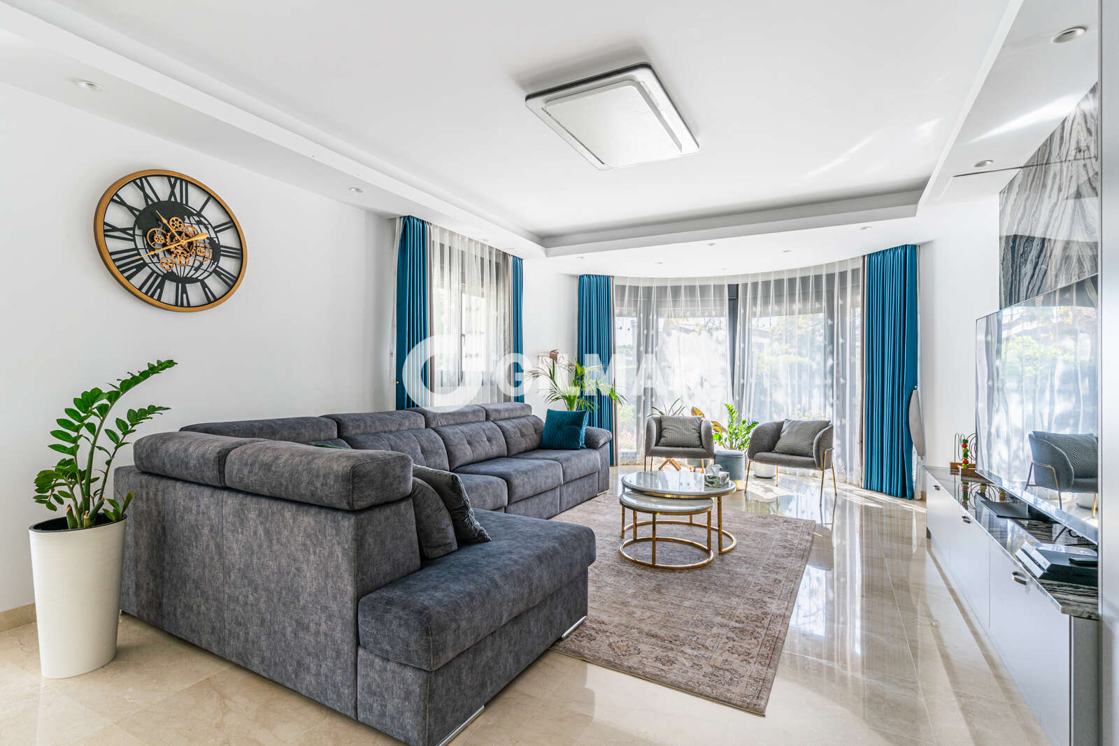 Property slider Gilmar