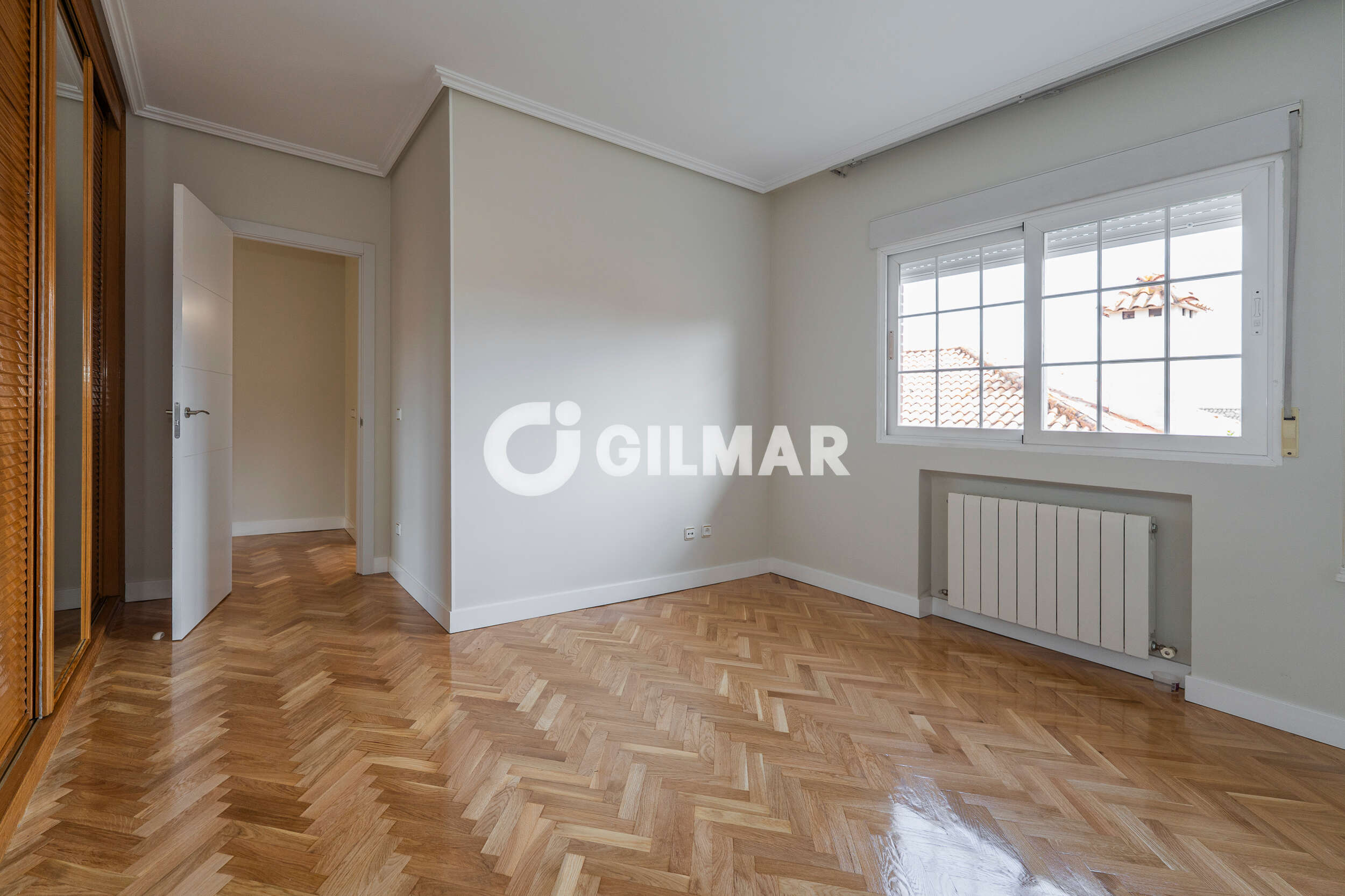 Photo of Semi-detached house