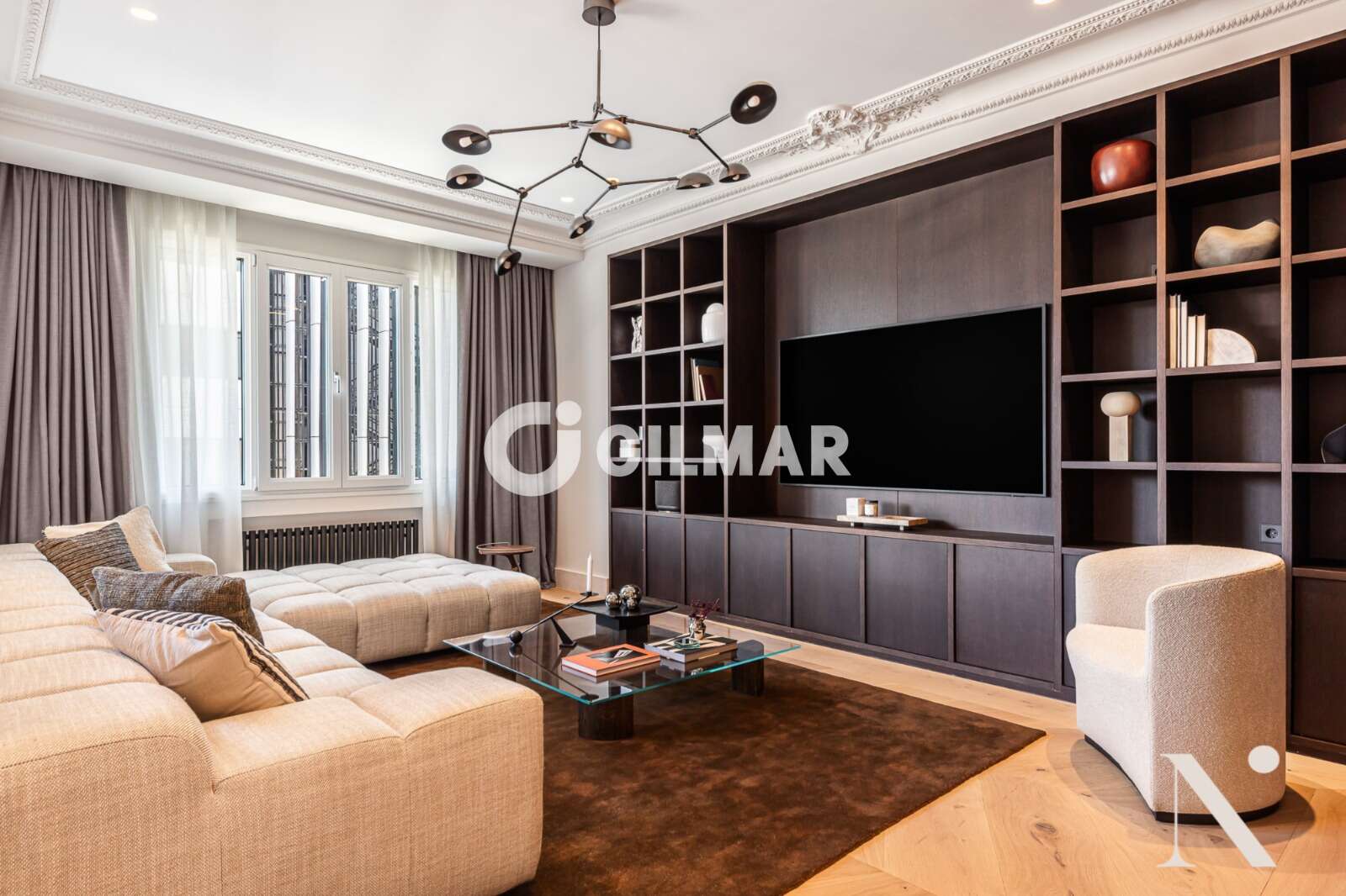 Piso · 310 m² · 5 dorm