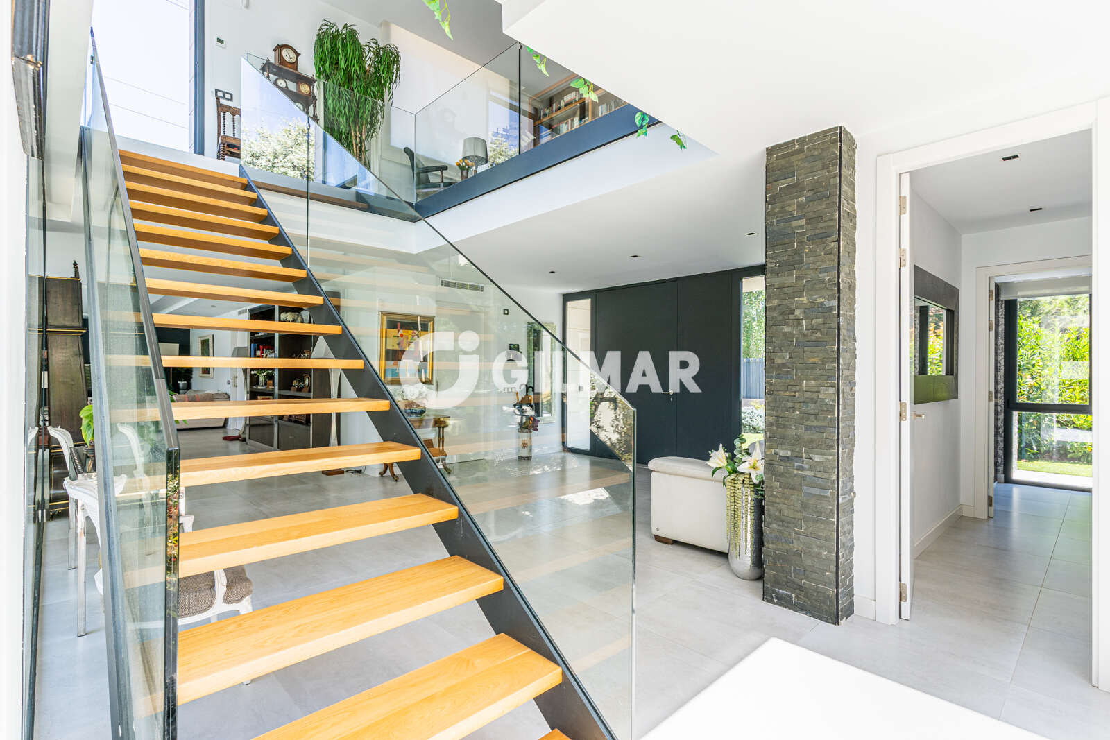Property slider Gilmar