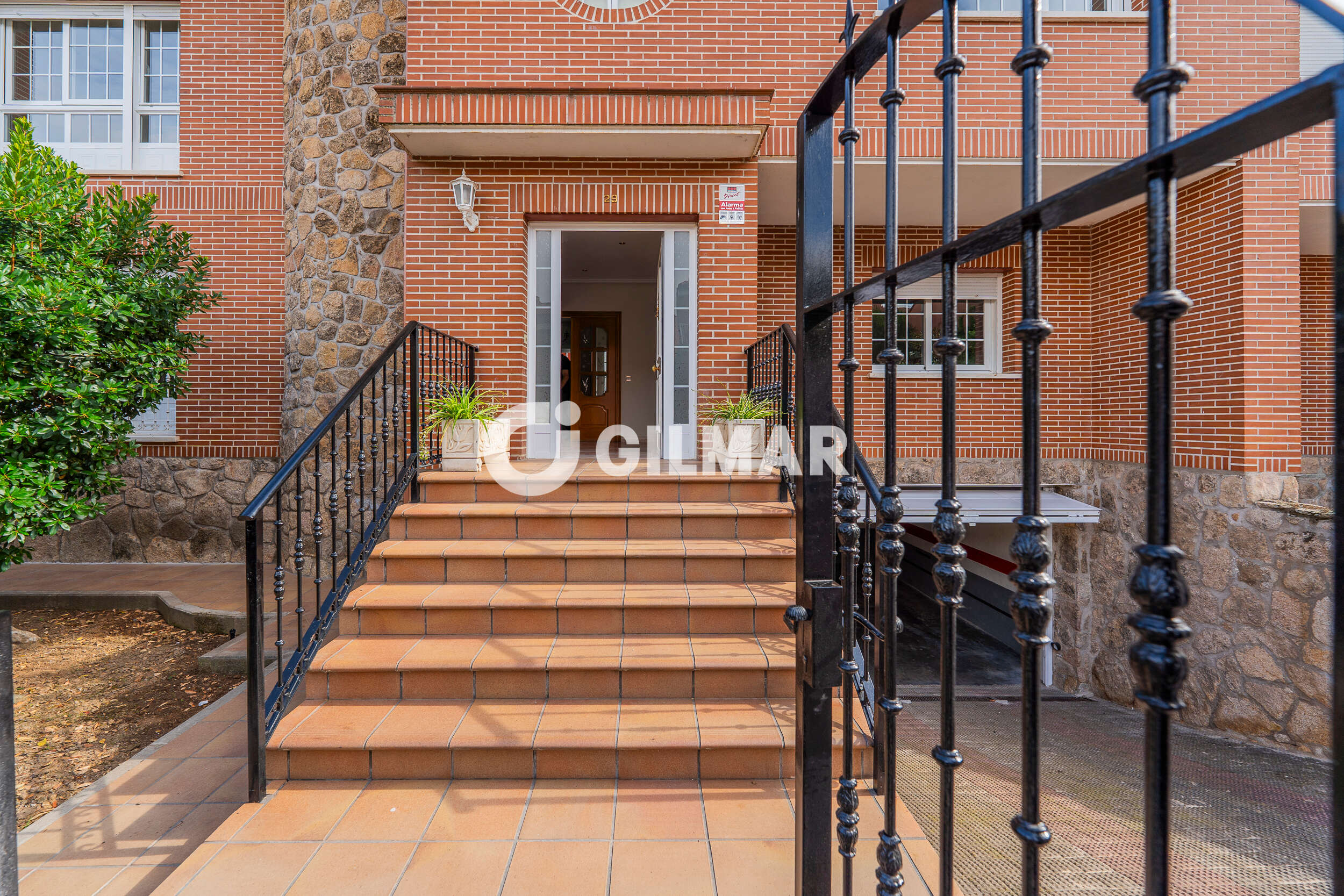 Photo of Semi-detached house