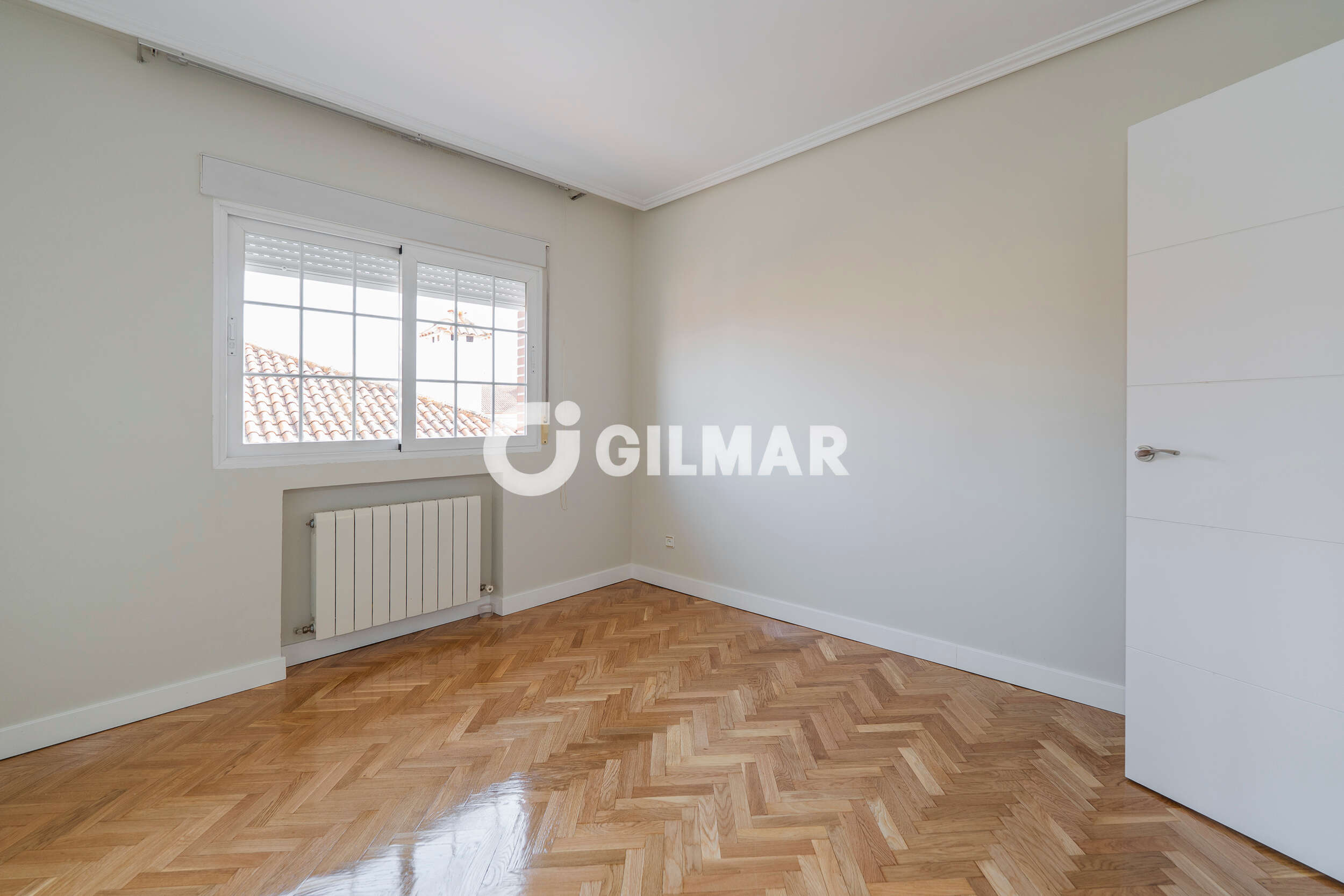Photo of Semi-detached house