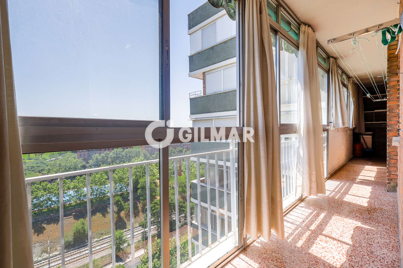 Property slider Gilmar
